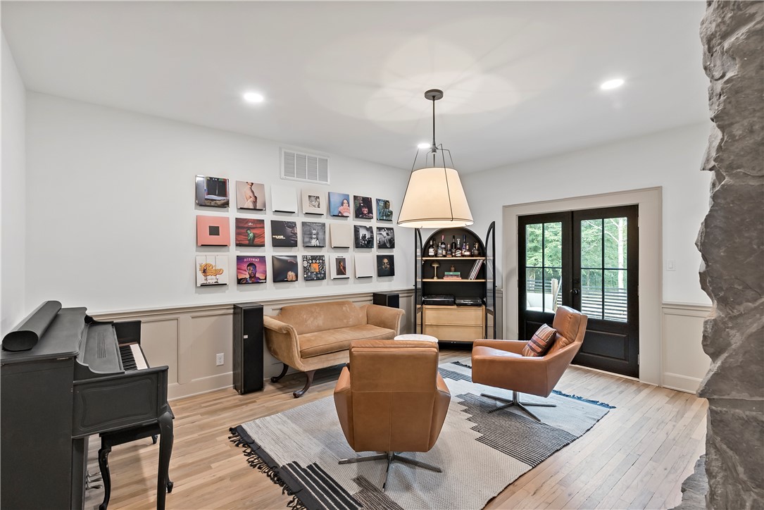 College Station, Texas, 77845, United States, 4 Bedrooms Bedrooms, ,5 BathroomsBathrooms,Residential,For Sale,1932091