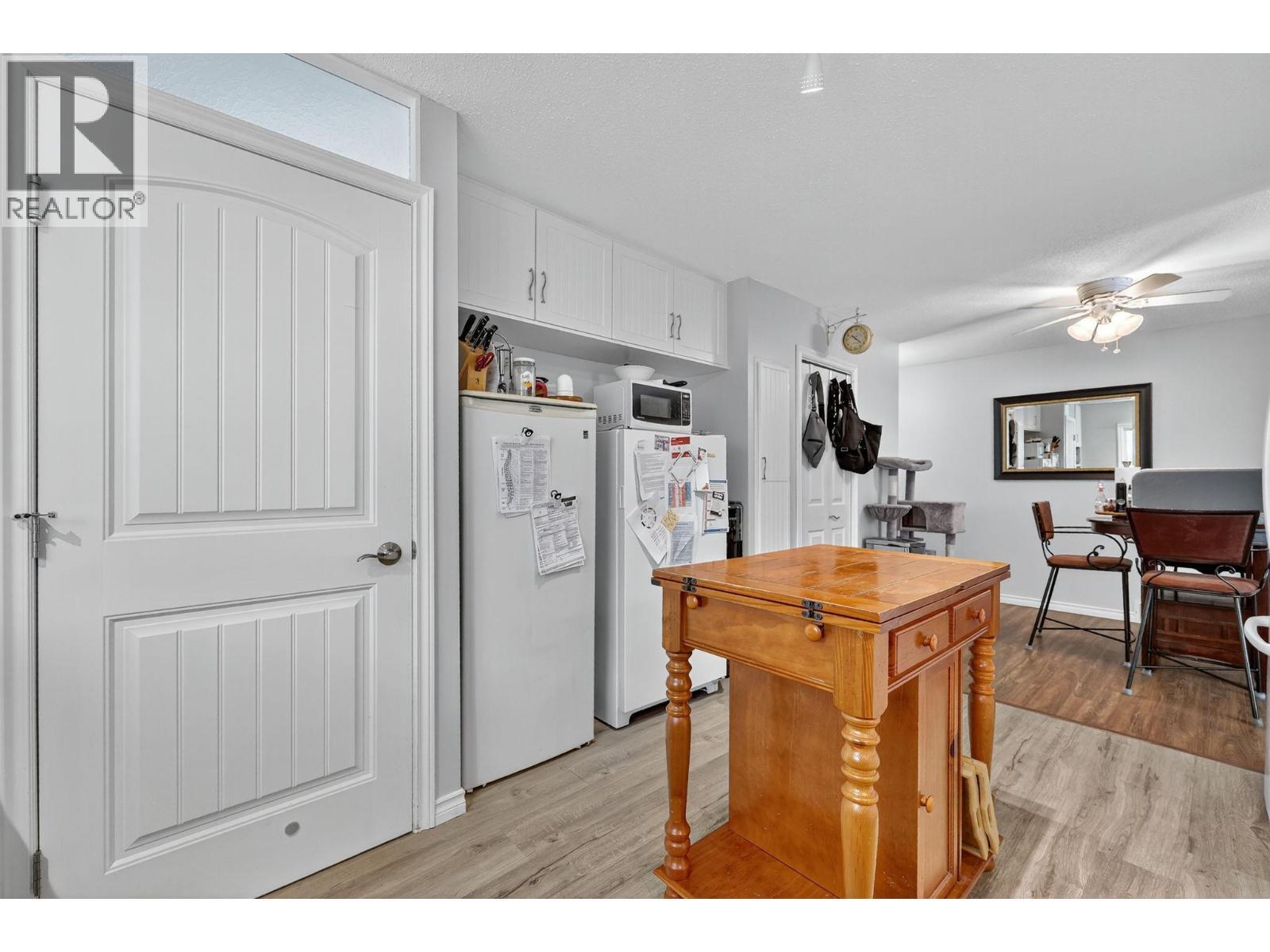 KELOWNA, British Columbia, V1X 1C4, CA, 5 Bedrooms Bedrooms, ,3 BathroomsBathrooms,Residential,For Sale,1948235