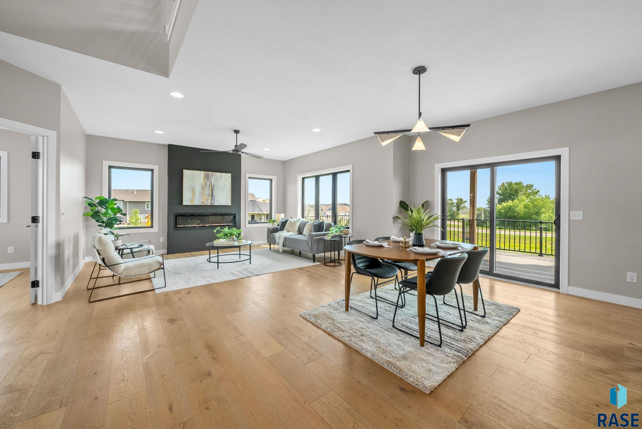 Sioux Falls, South Dakota, 57110, United States, 6 Bedrooms Bedrooms, ,4 BathroomsBathrooms,Residential,For Sale,1892157