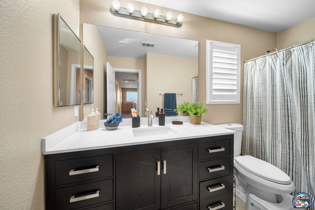 Imperial, California, 92251, United States, 4 Bedrooms Bedrooms, ,2 BathroomsBathrooms,Residential,For Sale,2001743