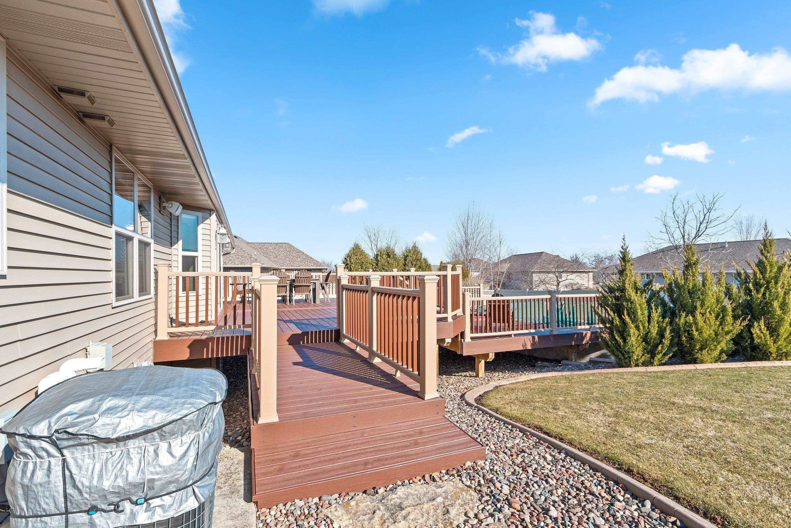 DE PERE, Wisconsin, 54115, United States, 5 Bedrooms Bedrooms, ,4 BathroomsBathrooms,Residential,For Sale,2048678