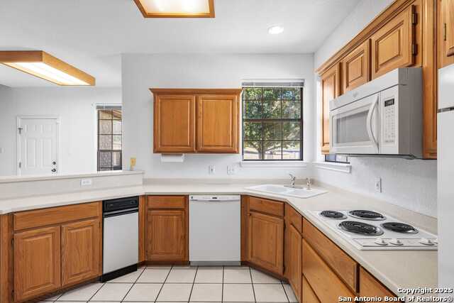 Kerrville, Texas, 78028, United States, 3 Bedrooms Bedrooms, ,3 BathroomsBathrooms,Residential,For Sale,1982669