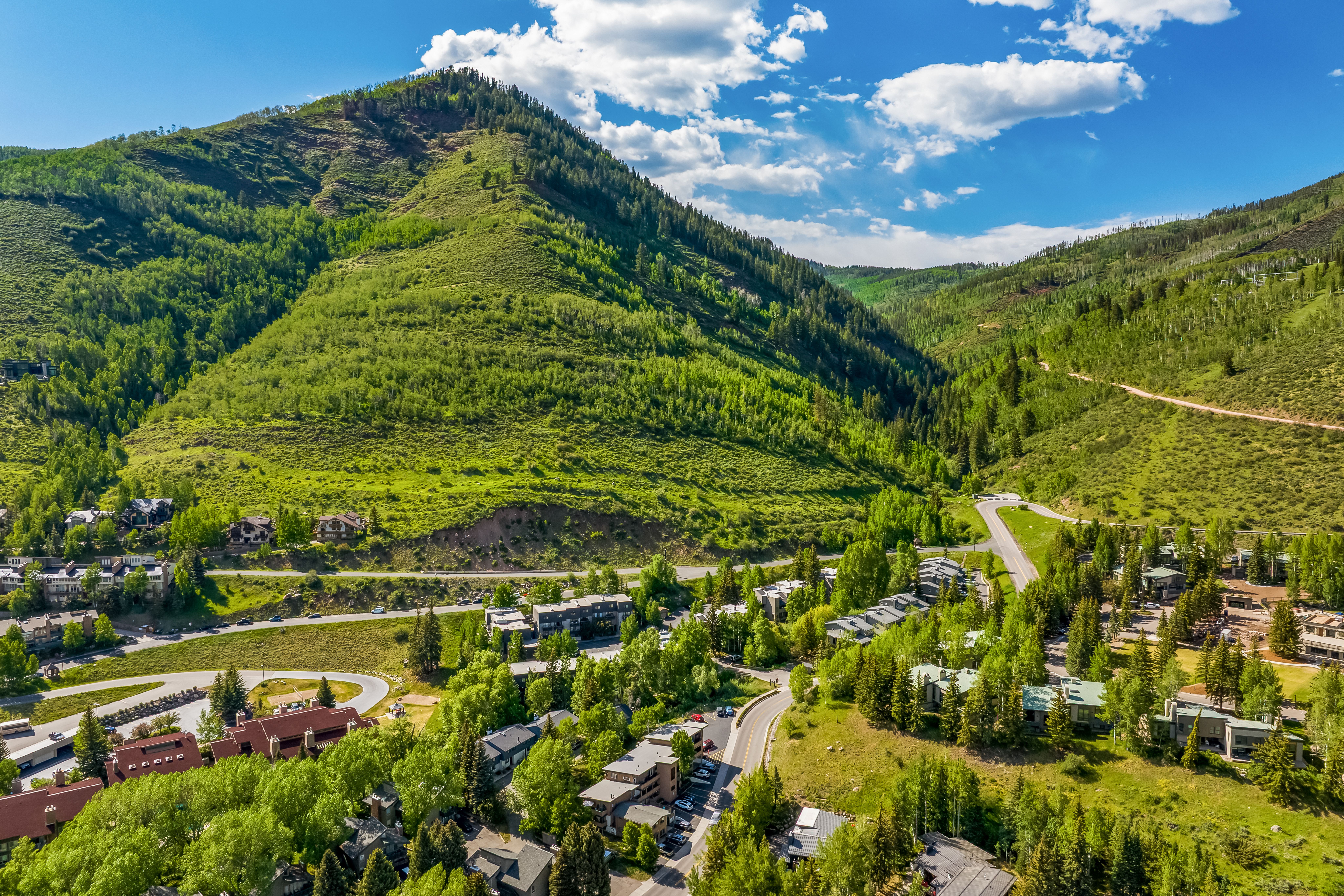  Unique Vail Residence with Creekside Calm & Winter Ski Slope Views - 物件實景