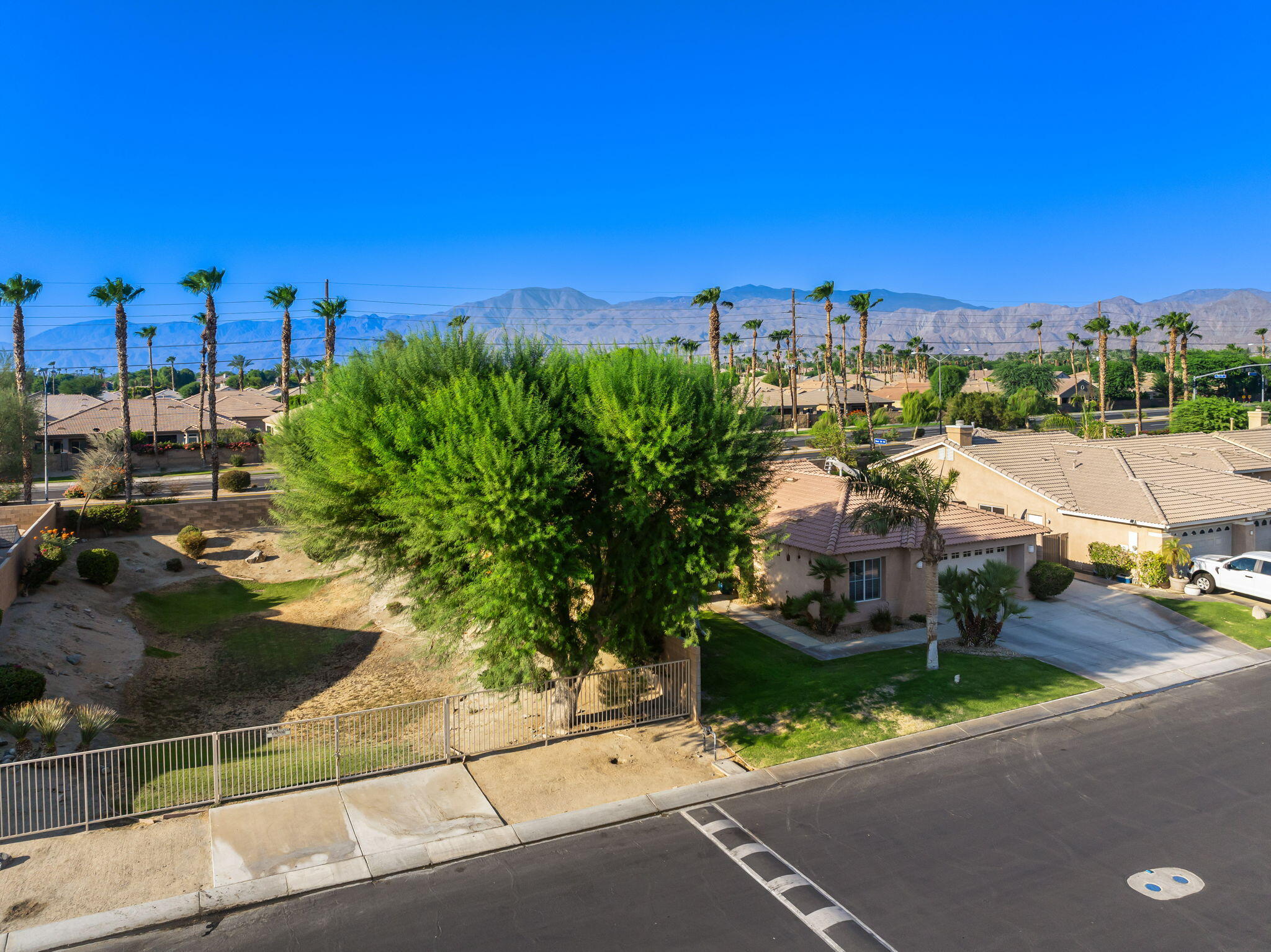 Indio, California, 92201, United States, 3 Bedrooms Bedrooms, ,2 BathroomsBathrooms,Residential,For Sale,1910889