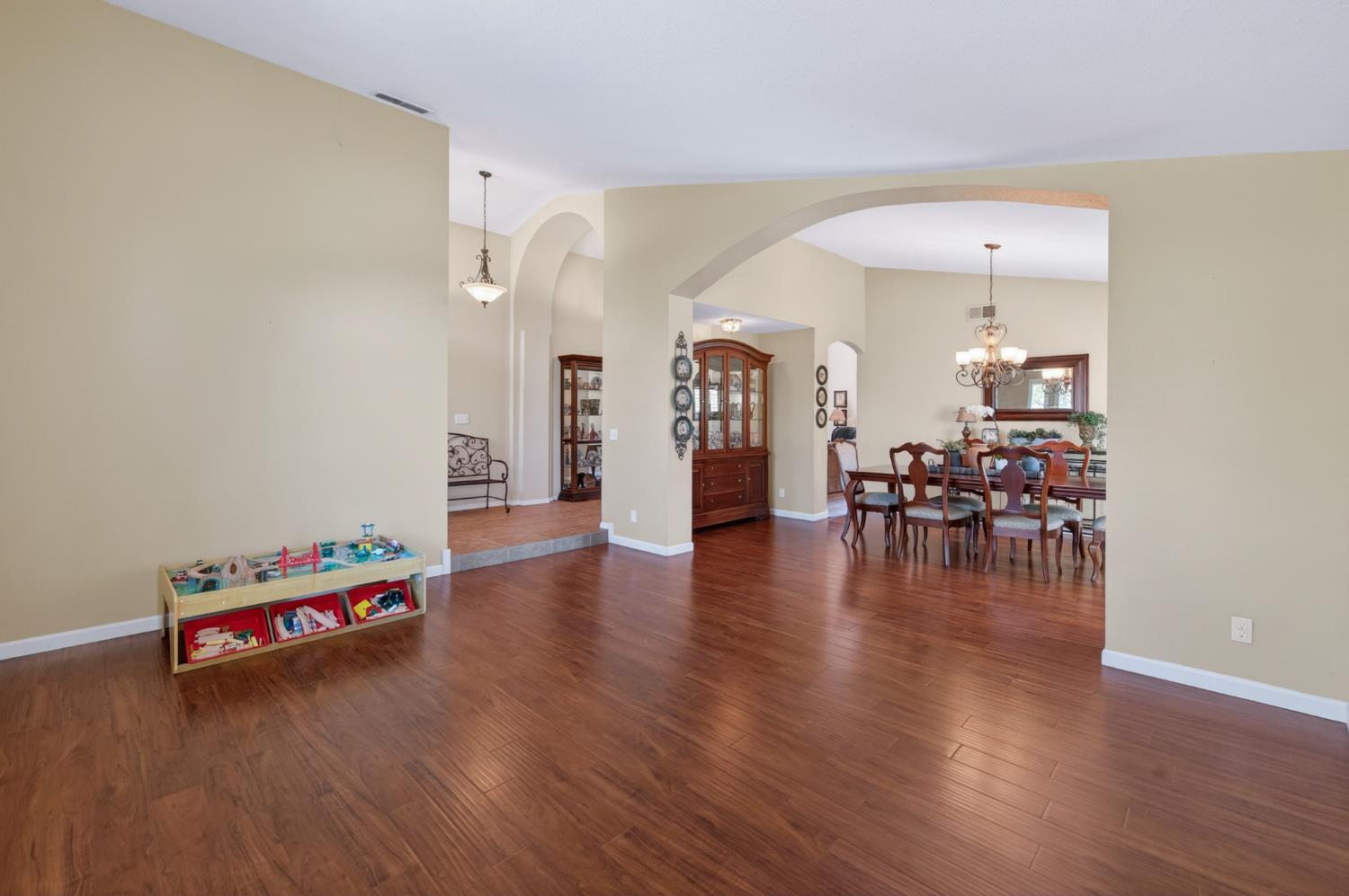 Madera, California, 93637, United States, 3 Bedrooms Bedrooms, ,3 BathroomsBathrooms,Residential,For Sale,2048519