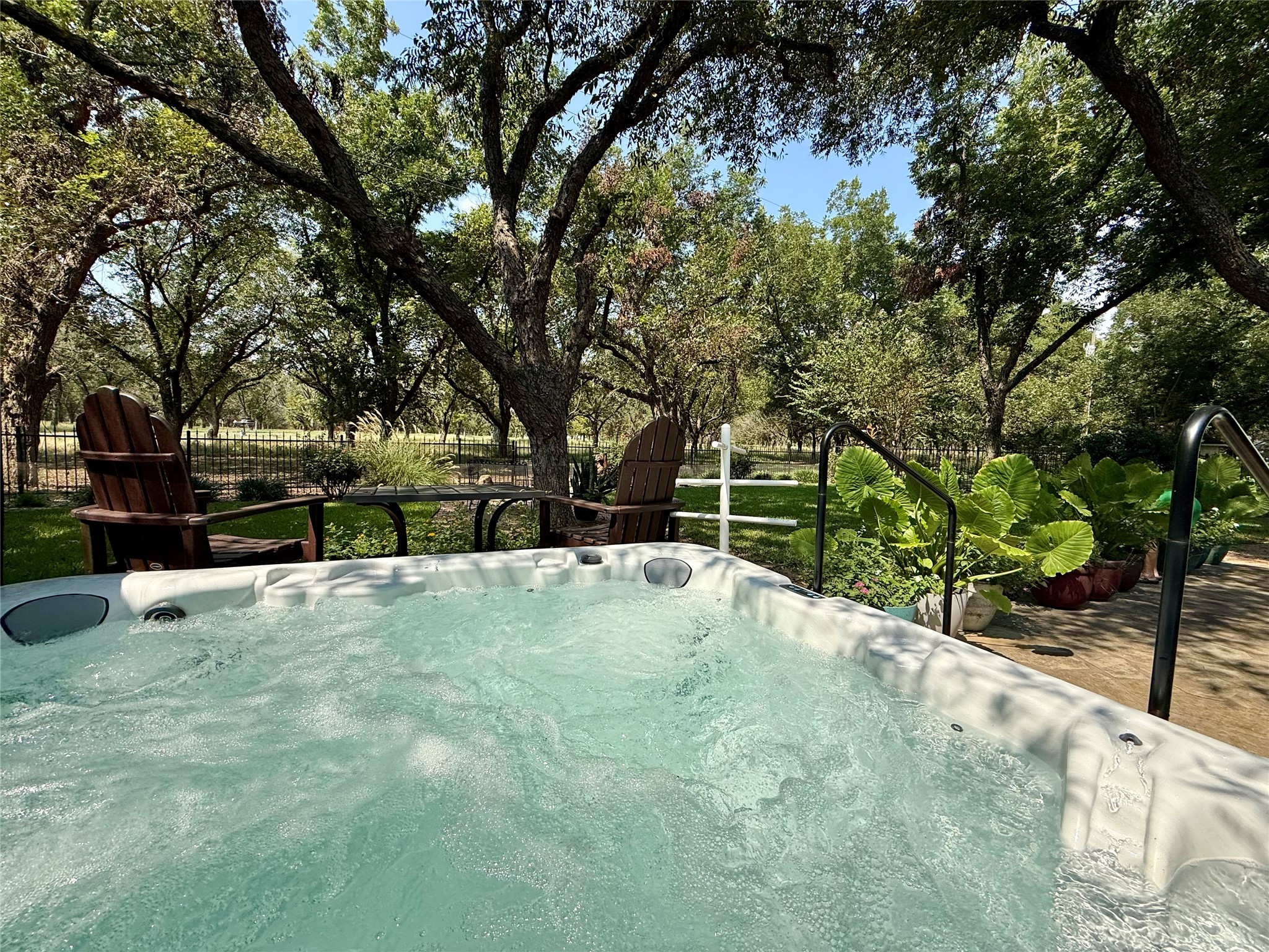 Granbury, Texas, 76049, United States, 3 Bedrooms Bedrooms, ,3 BathroomsBathrooms,Residential,For Sale,1927180