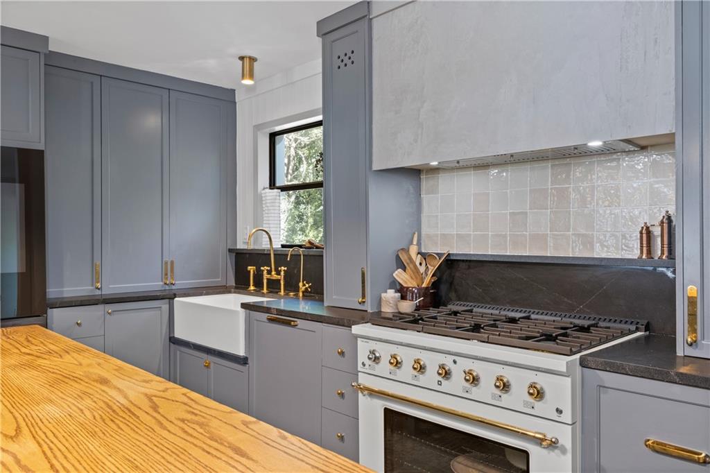 Marietta, Georgia, 30062, United States, 5 Bedrooms Bedrooms, ,3 BathroomsBathrooms,Residential,For Sale,1901486