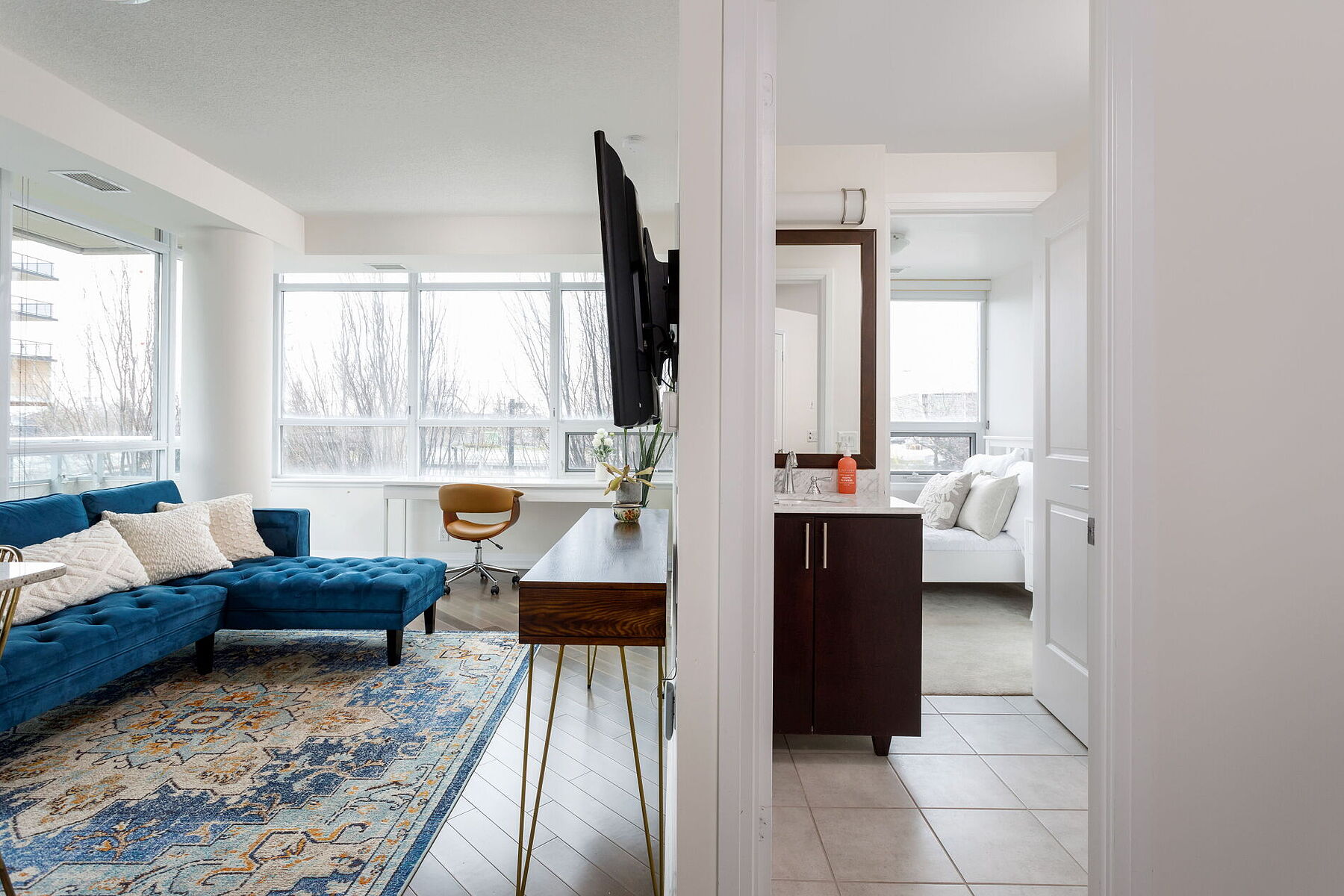  Spacious and Bright Condo - 物件實景