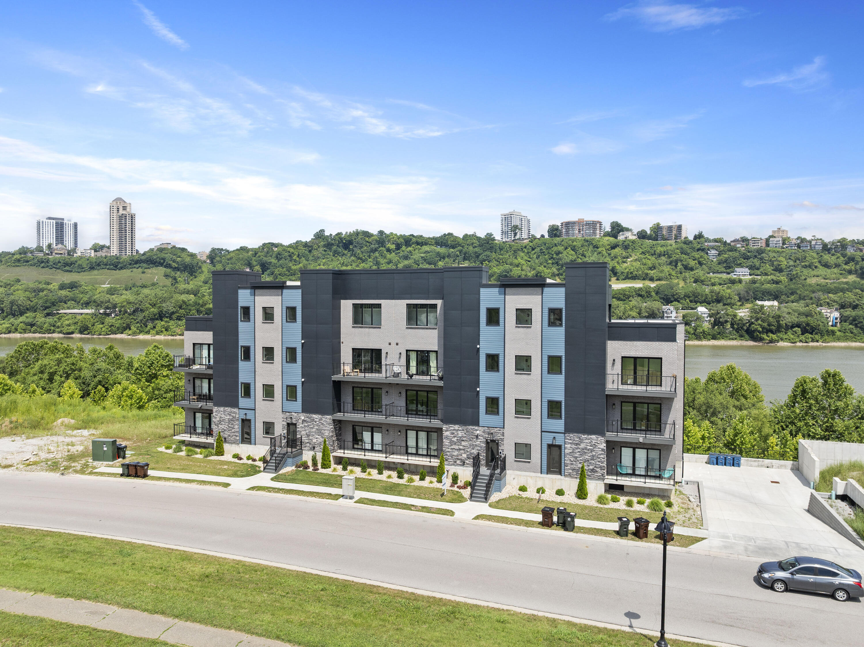 Dayton, Kentucky, 41074, United States, 2 Bedrooms Bedrooms, ,3 BathroomsBathrooms,Residential,For Sale,1995774