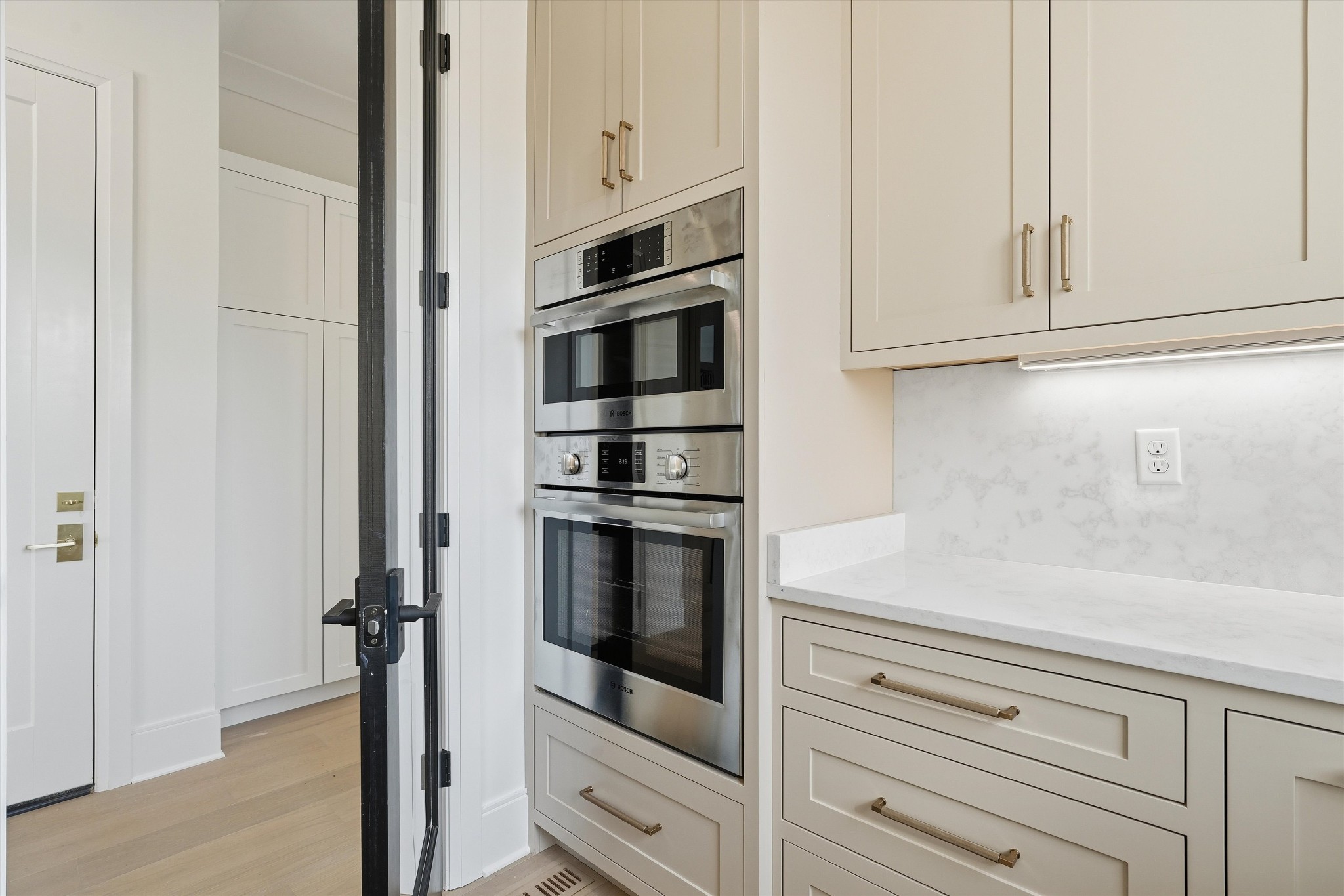 Nashville, Tennessee, 37205, United States, 5 Bedrooms Bedrooms, ,7 BathroomsBathrooms,Residential,For Sale,1990472