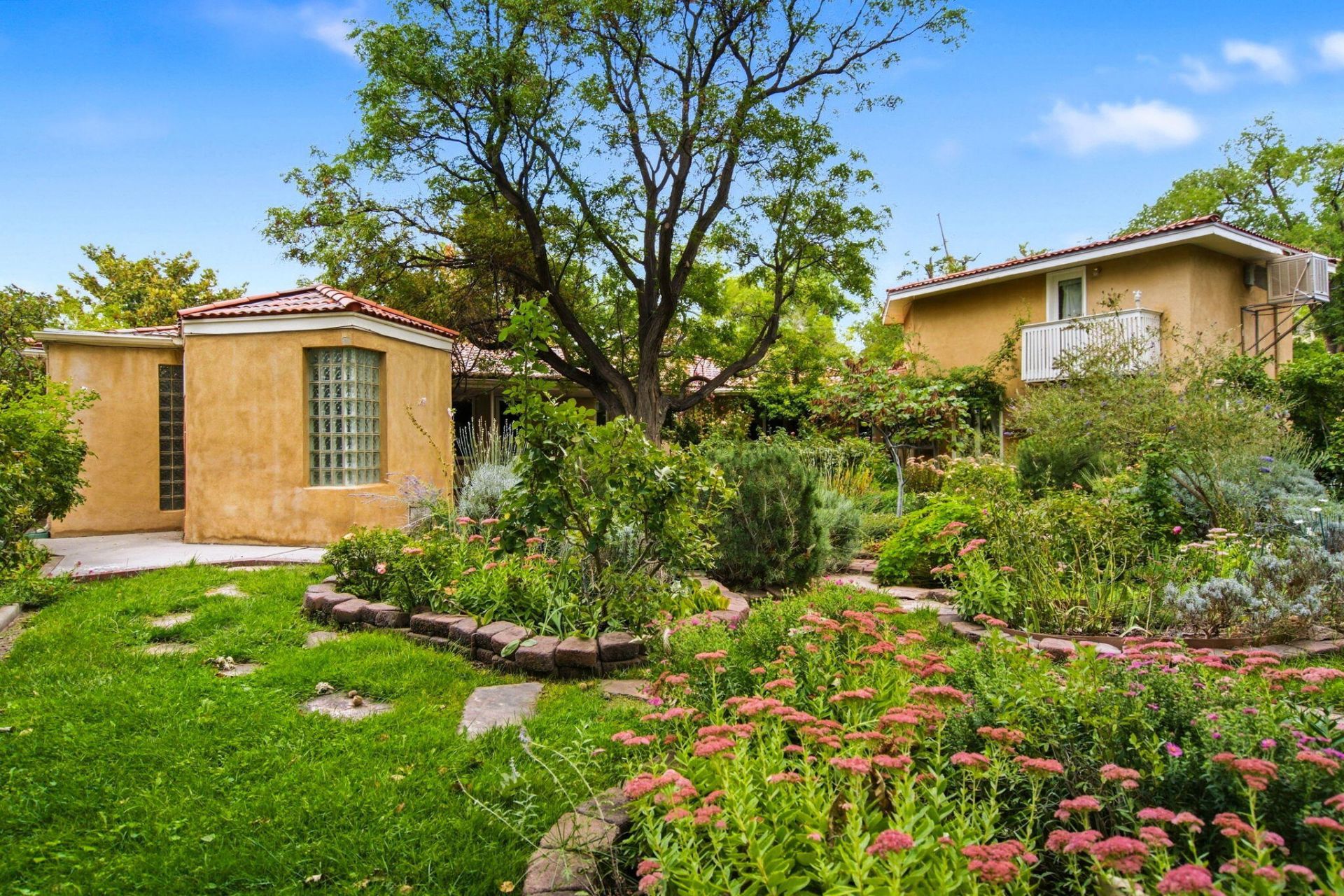 Los Alamos Ave, Albuquerque, NM 87104 #1