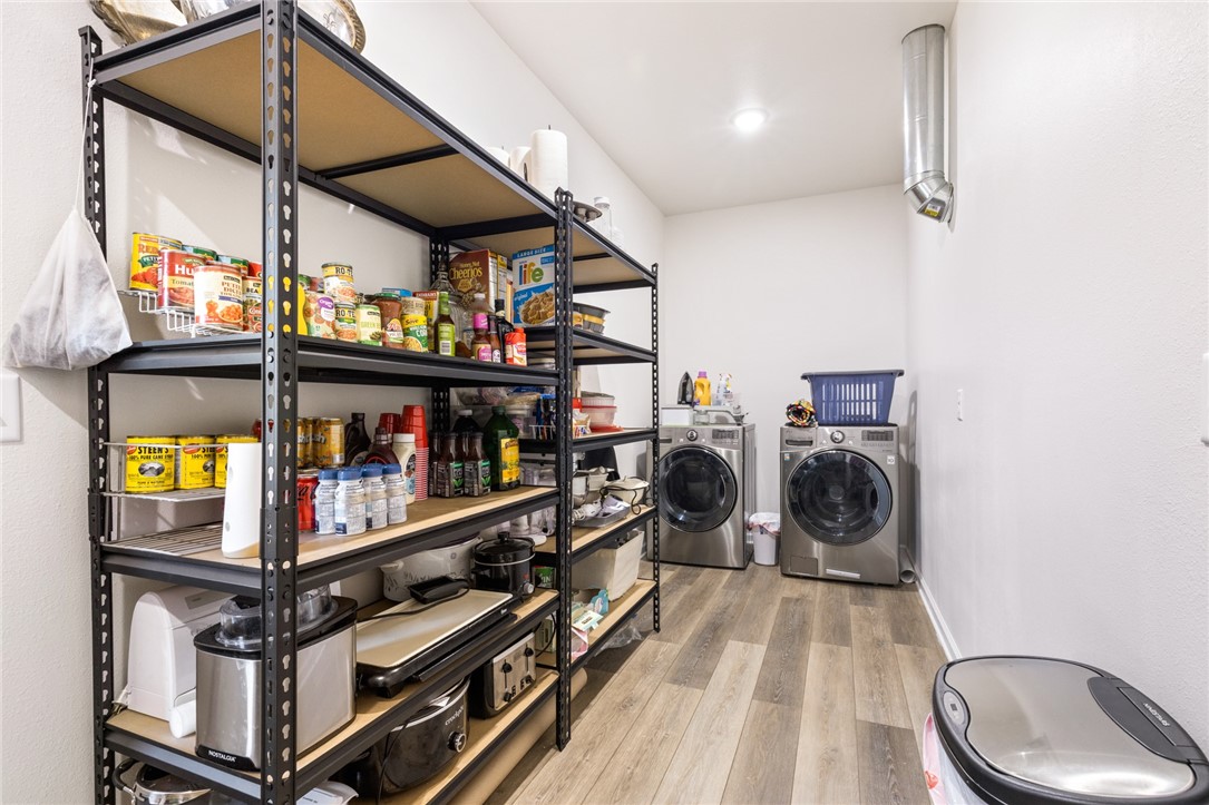 Yellville, Arkansas, 72687, United States, 2 Bedrooms Bedrooms, ,3 BathroomsBathrooms,Residential,For Sale,1970032