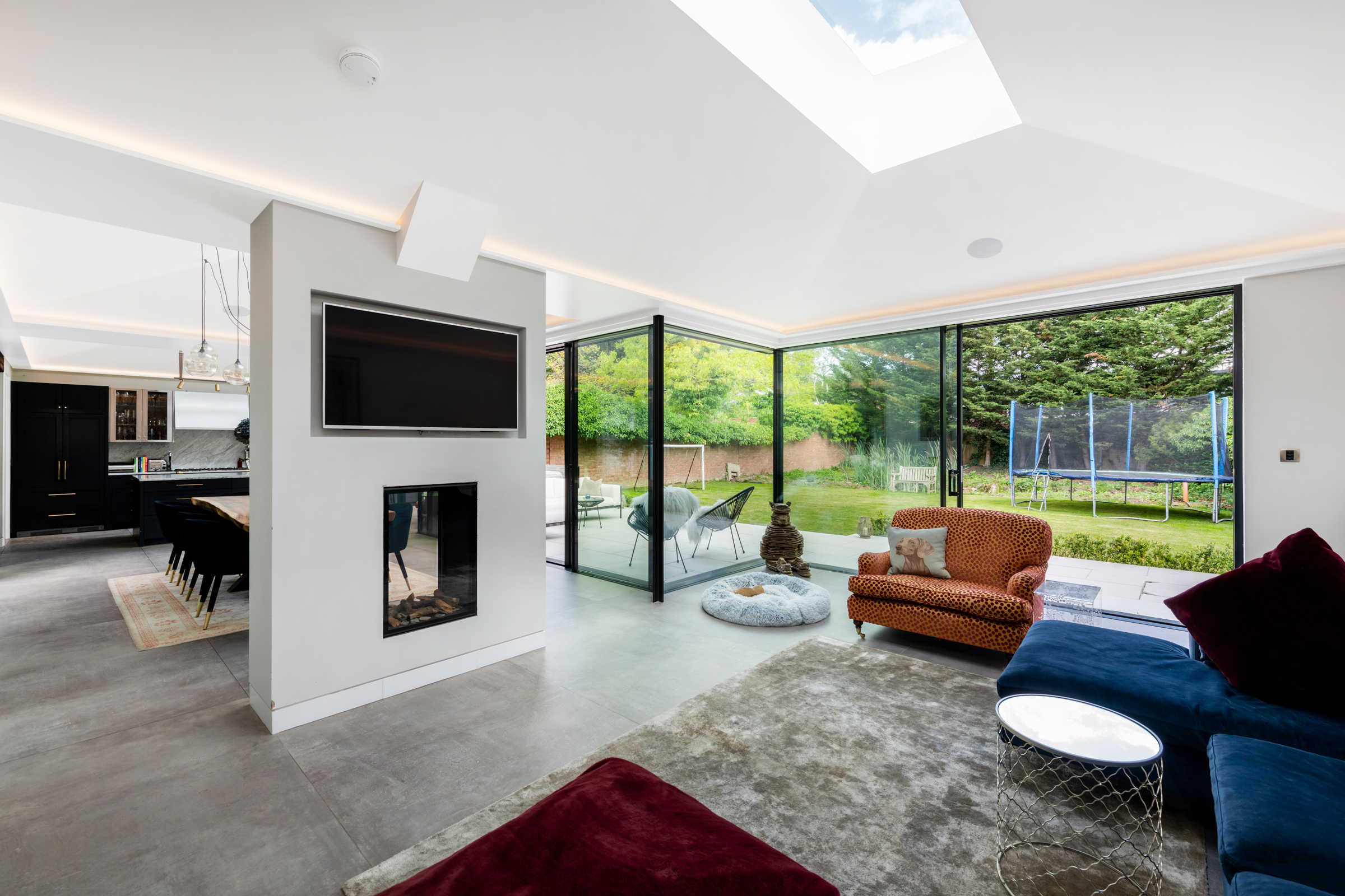  A seven-bedroom contemporary house built around a century-old olive tree - 物件實景