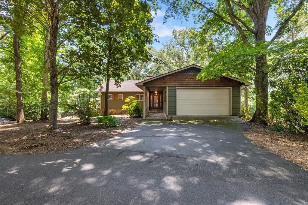 Hayesville, North Carolina, 28904, United States, 4 Bedrooms Bedrooms, ,3 BathroomsBathrooms,Residential,For Sale,1983096