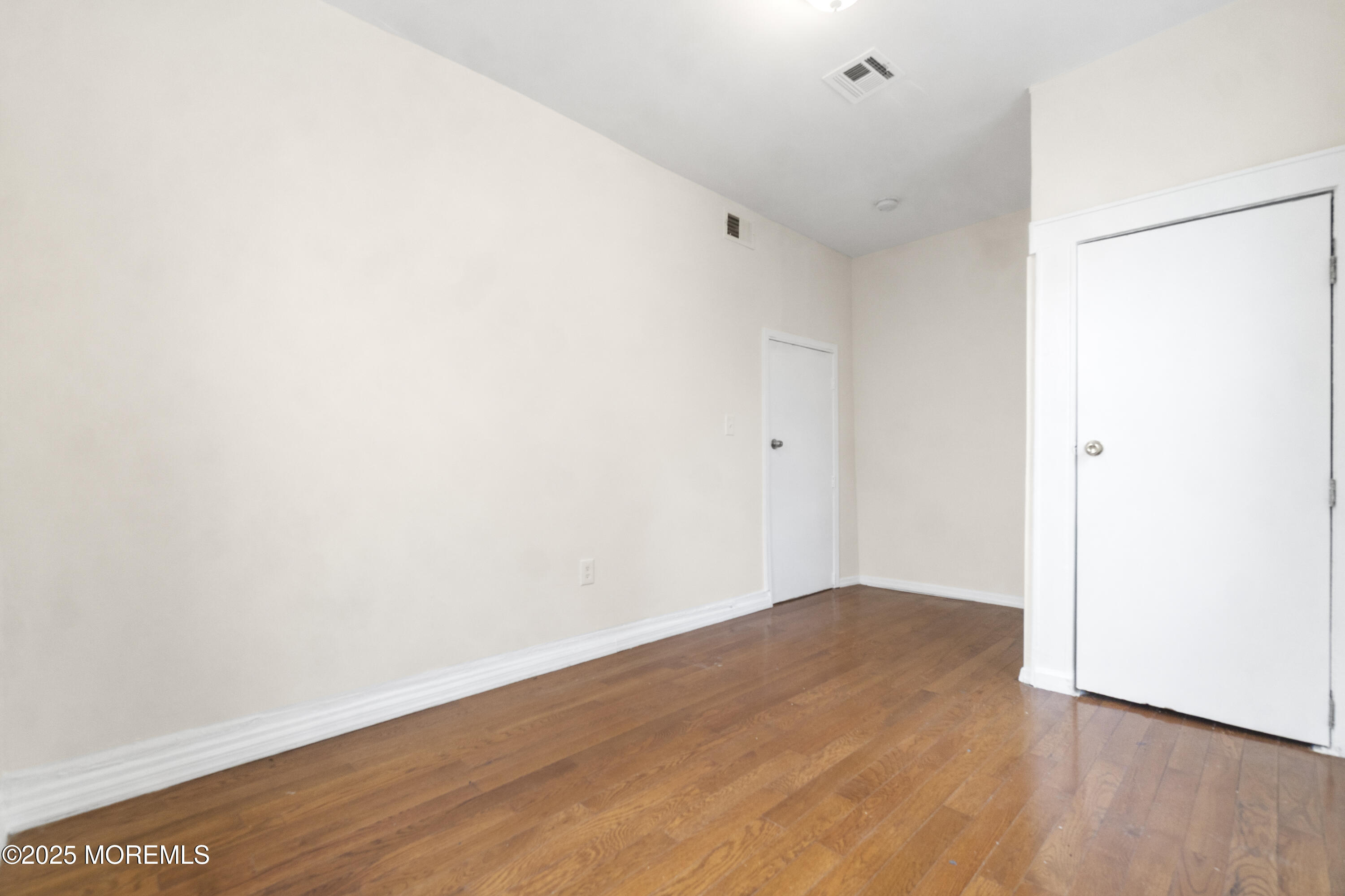 Newark, New Jersey, 07112, United States, 5 Bedrooms Bedrooms, ,2 BathroomsBathrooms,Residential,For Sale,2008185