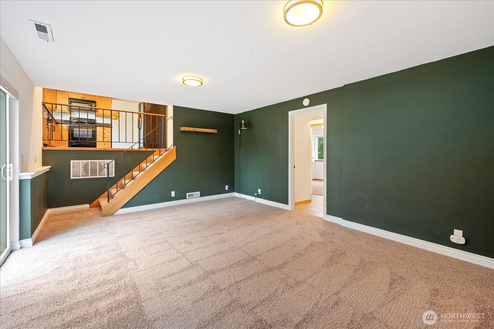 Renton, Washington, 98059, United States, 4 Bedrooms Bedrooms, ,1 BathroomBathrooms,Residential,For Sale,1989503