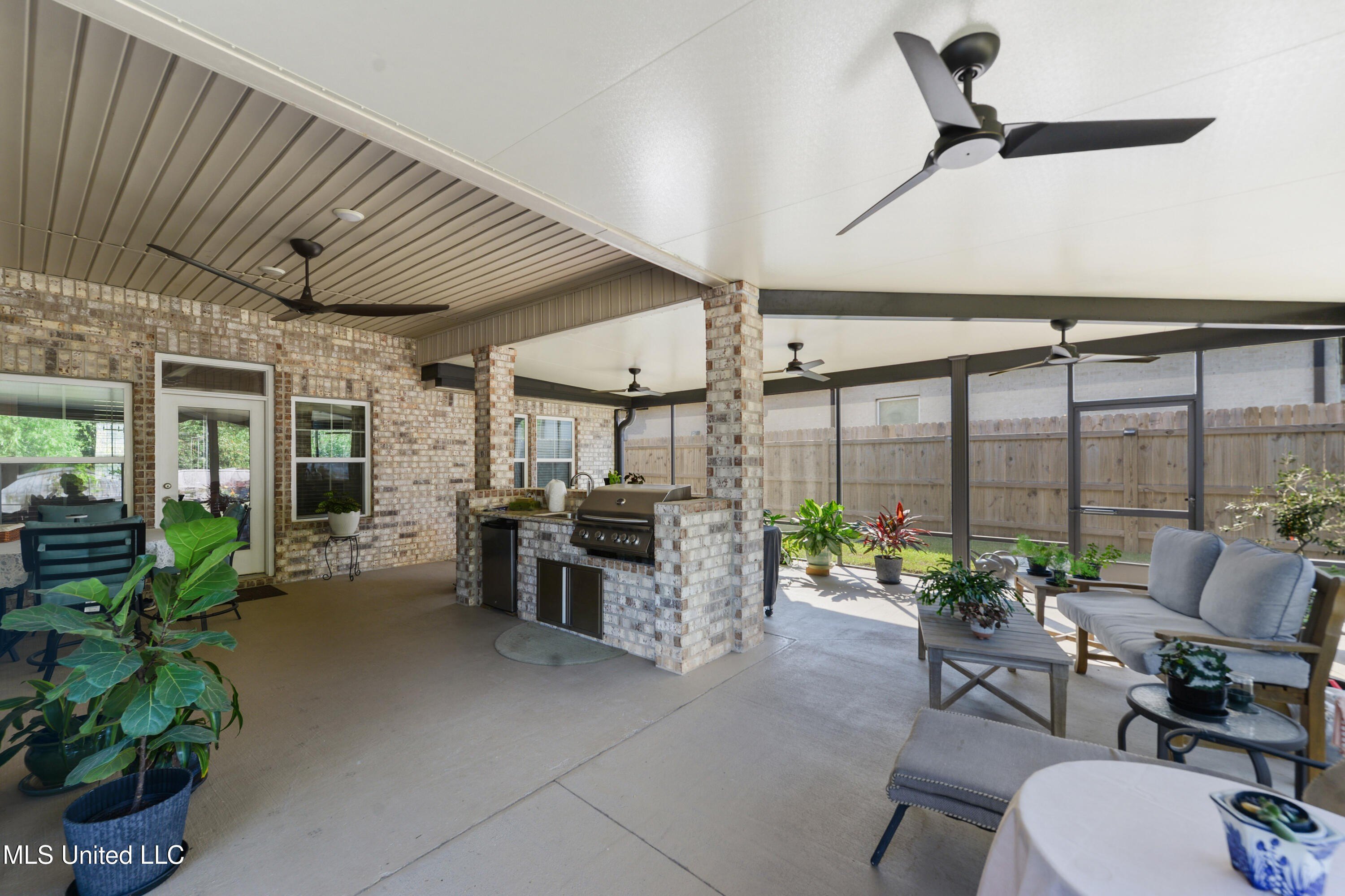 Gulfport, Mississippi, 39503, United States, 5 Bedrooms Bedrooms, ,3 BathroomsBathrooms,Residential,For Sale,1979883