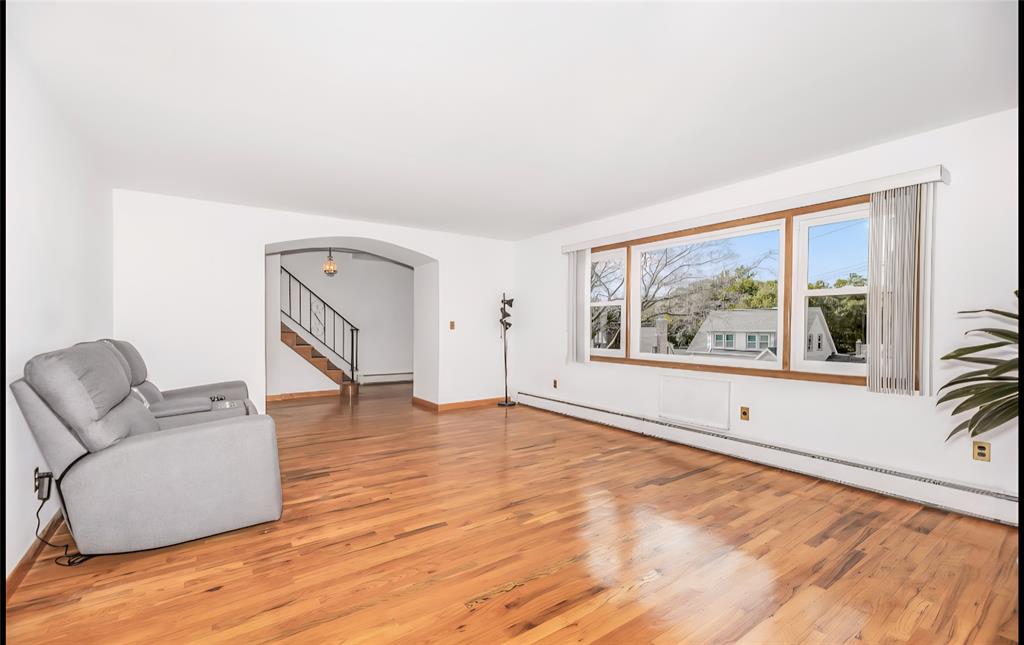 Yonkers, New York, 10701, United States, 3 Bedrooms Bedrooms, ,3 BathroomsBathrooms,Residential,For Sale,1983321