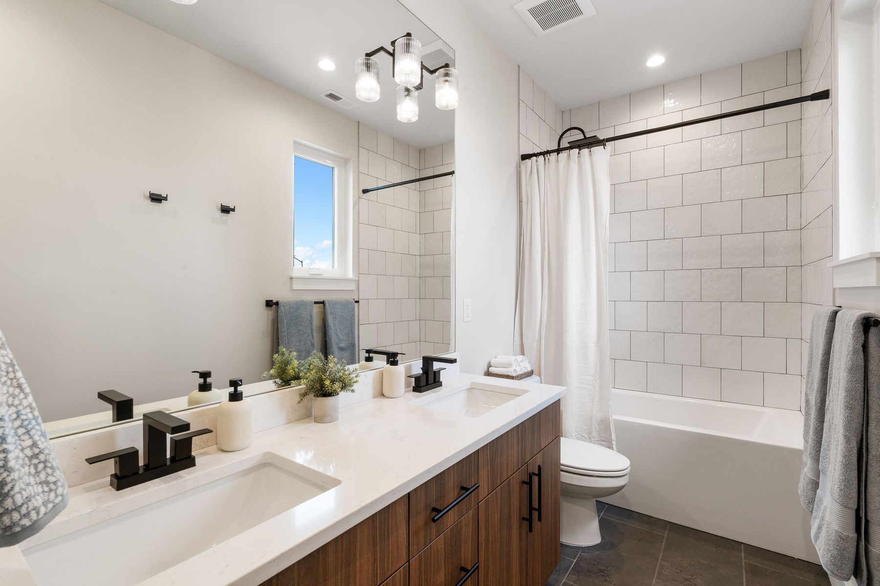  1506 Cambridge Dr - 物件實景