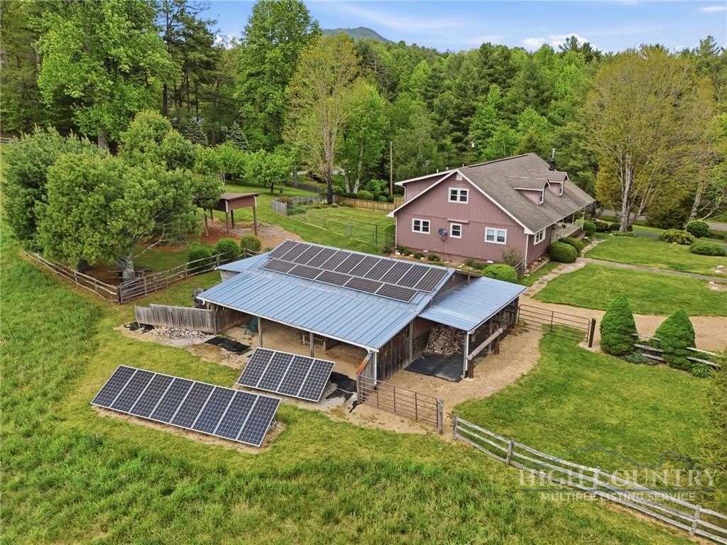 Spruce Pine, North Carolina, 28777, United States, 4 Bedrooms Bedrooms, ,2 BathroomsBathrooms,Residential,For Sale,2045160
