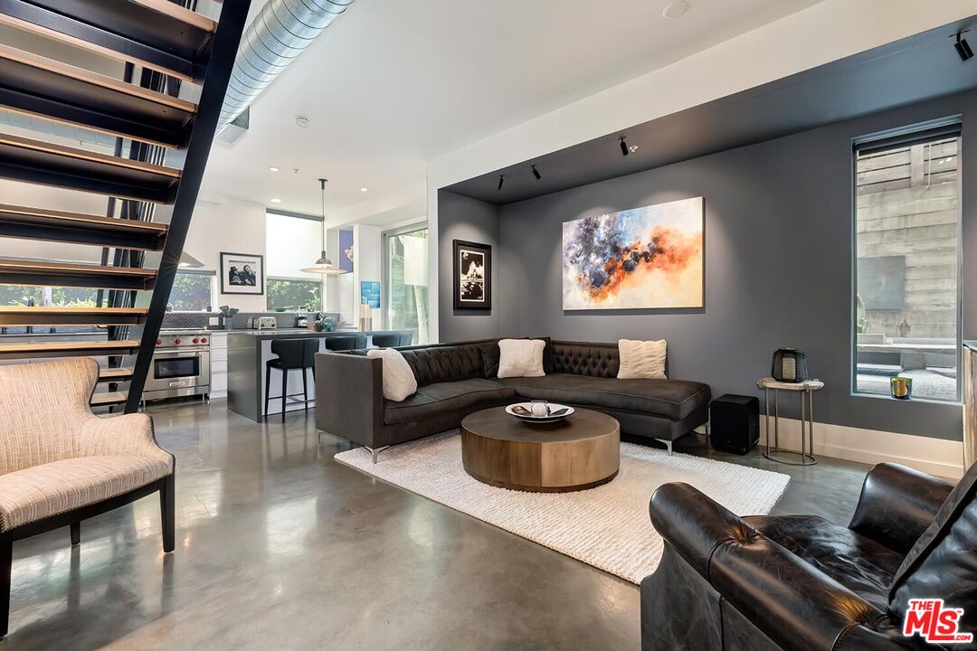 West Hollywood, California, 90069, United States, 2 Bedrooms Bedrooms, ,2 BathroomsBathrooms,Residential,For Sale,1760061