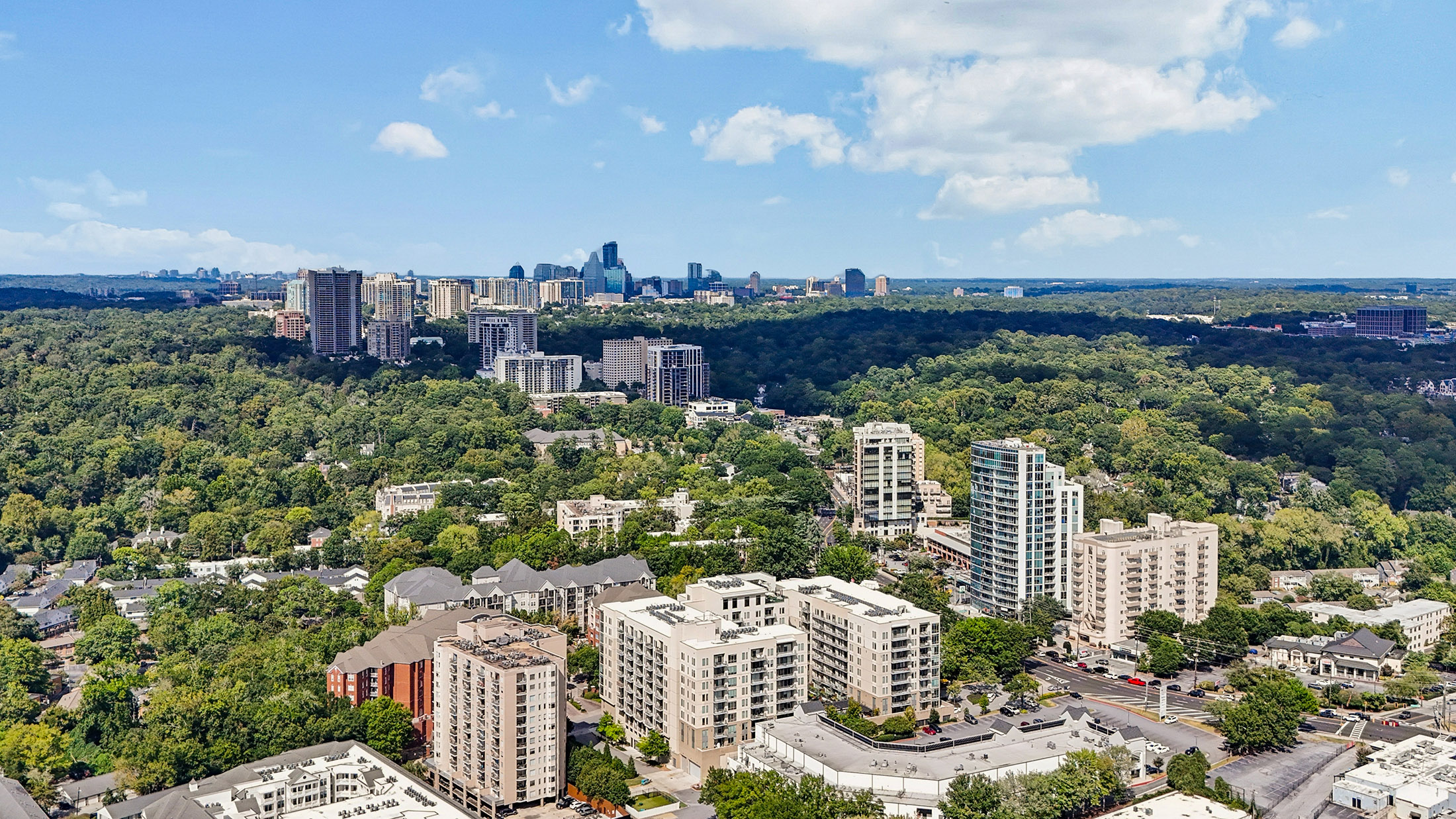  Beautiful Top Floor End Unit Condo Combines Historic Charm and Modern Finishes - 物件實景