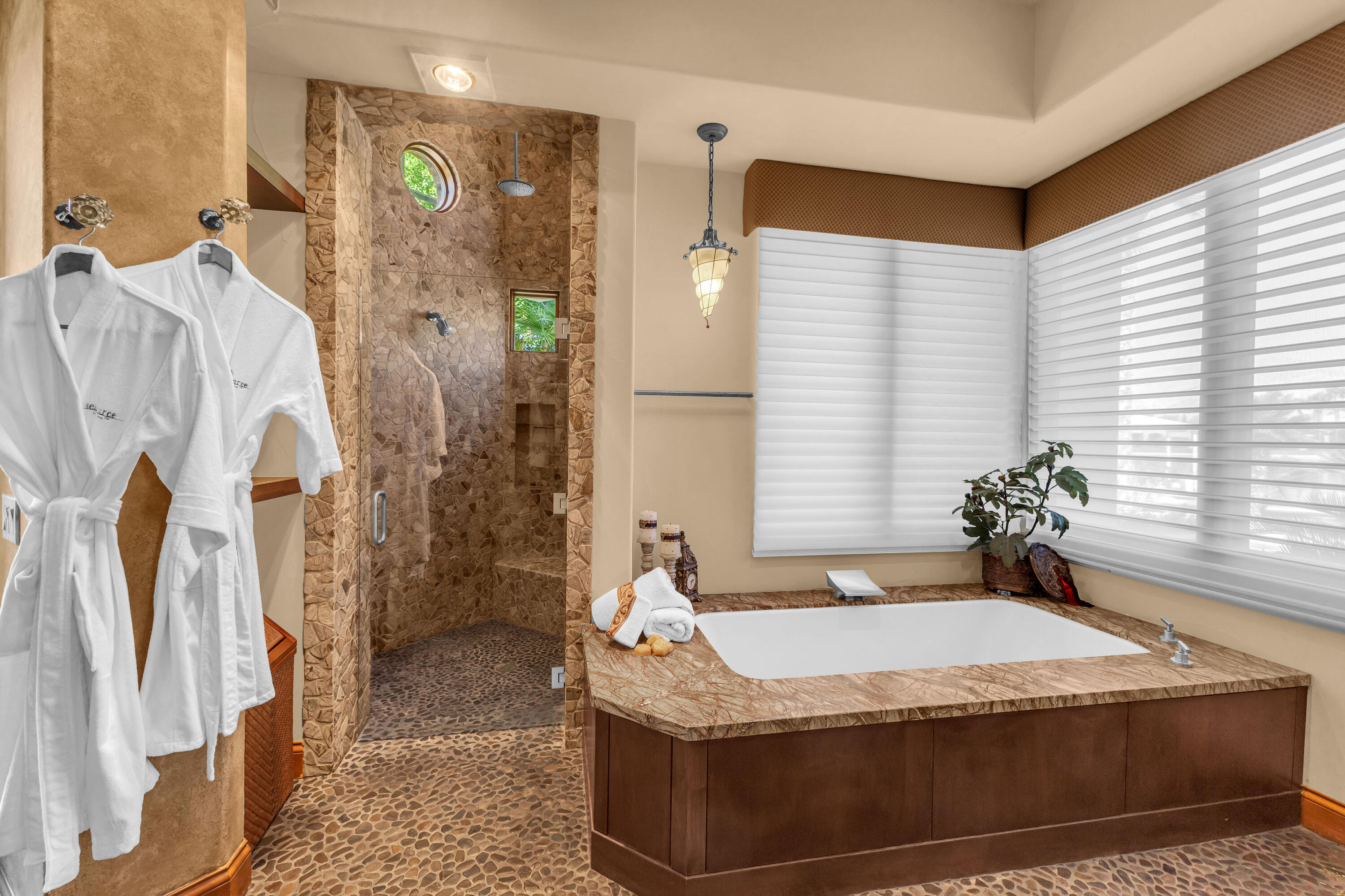 Indio, California, 92203, United States, 5 Bedrooms Bedrooms, ,4 BathroomsBathrooms,Residential,For Sale,1992835