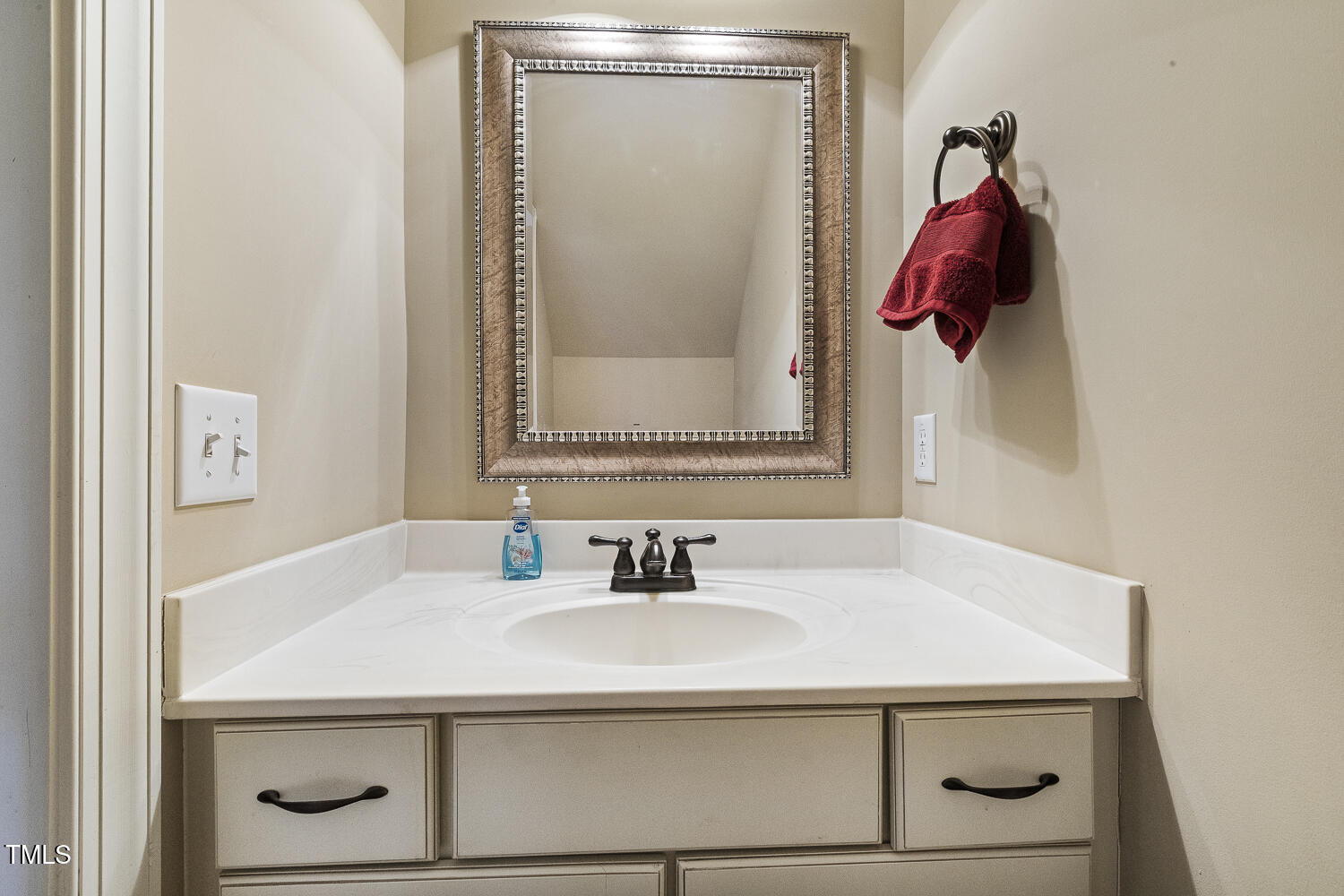 Fuquay Varina, North Carolina, 27526, United States, 4 Bedrooms Bedrooms, ,4 BathroomsBathrooms,Residential,For Sale,1889692