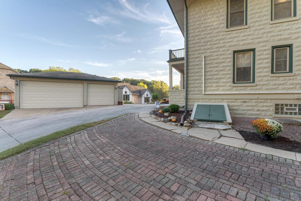 Willow Springs, Illinois, 60480, United States, 6 Bedrooms Bedrooms, ,3 BathroomsBathrooms,Residential,For Sale,1961298