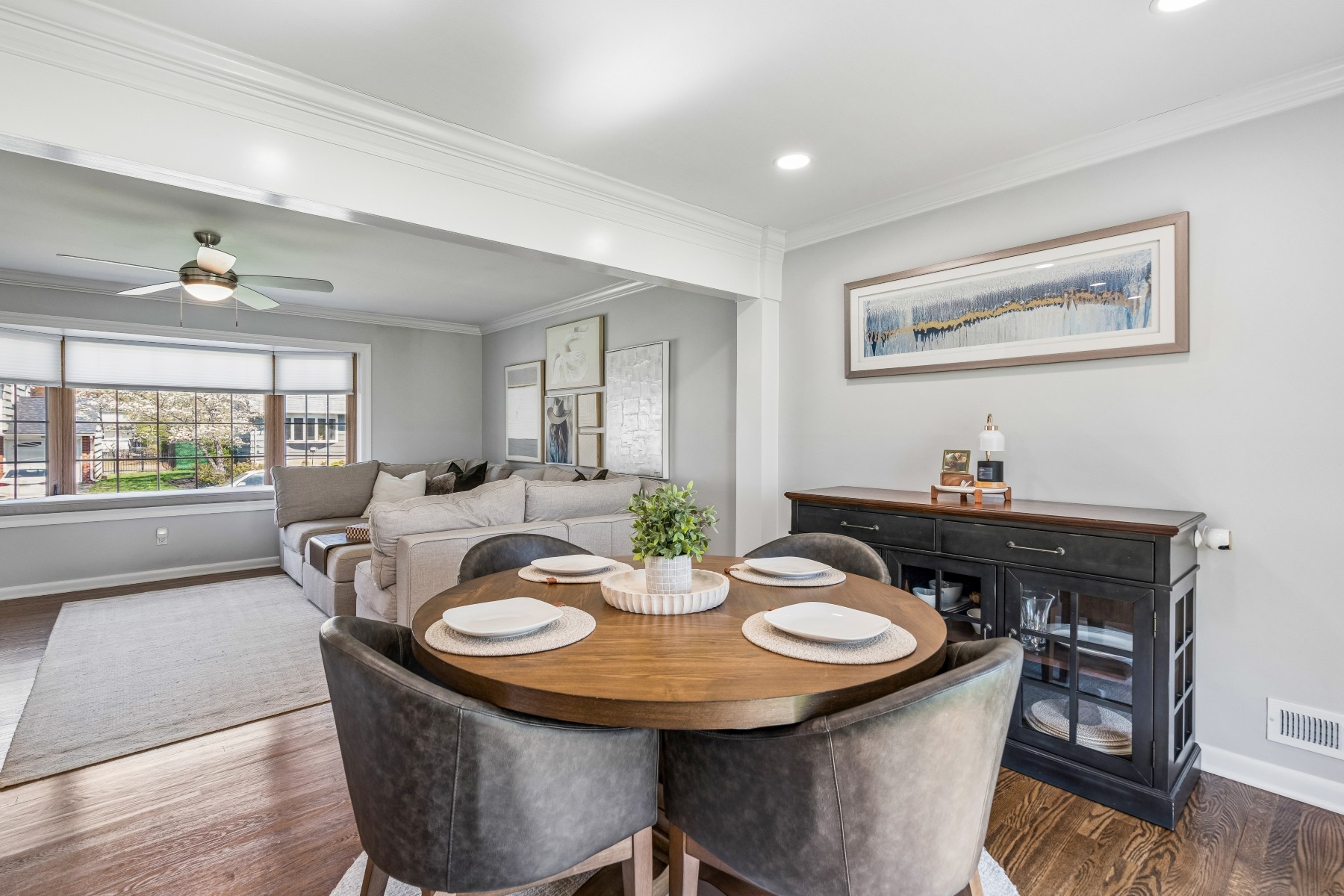  Immaculate and Updated Split Level Residence - 物件實景