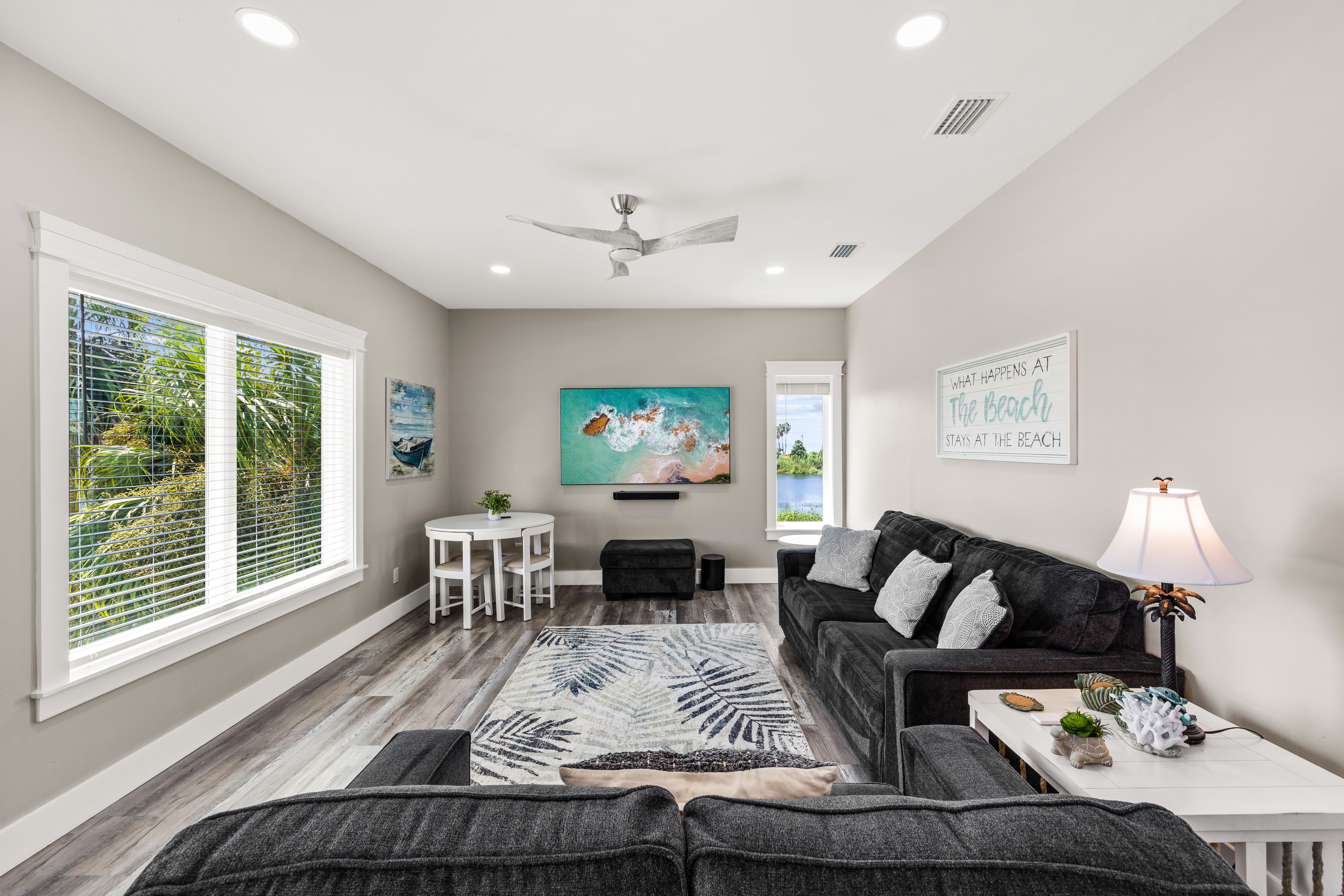  Custom Lakefront Retreat With Gulf Views And Private Pool - 物件實景