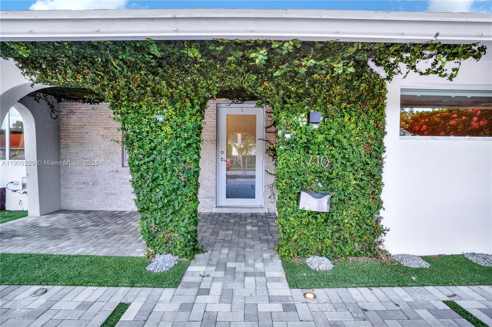 Miami, Florida, 33145, United States, 3 Bedrooms Bedrooms, ,2 BathroomsBathrooms,Residential,For Sale,1987524