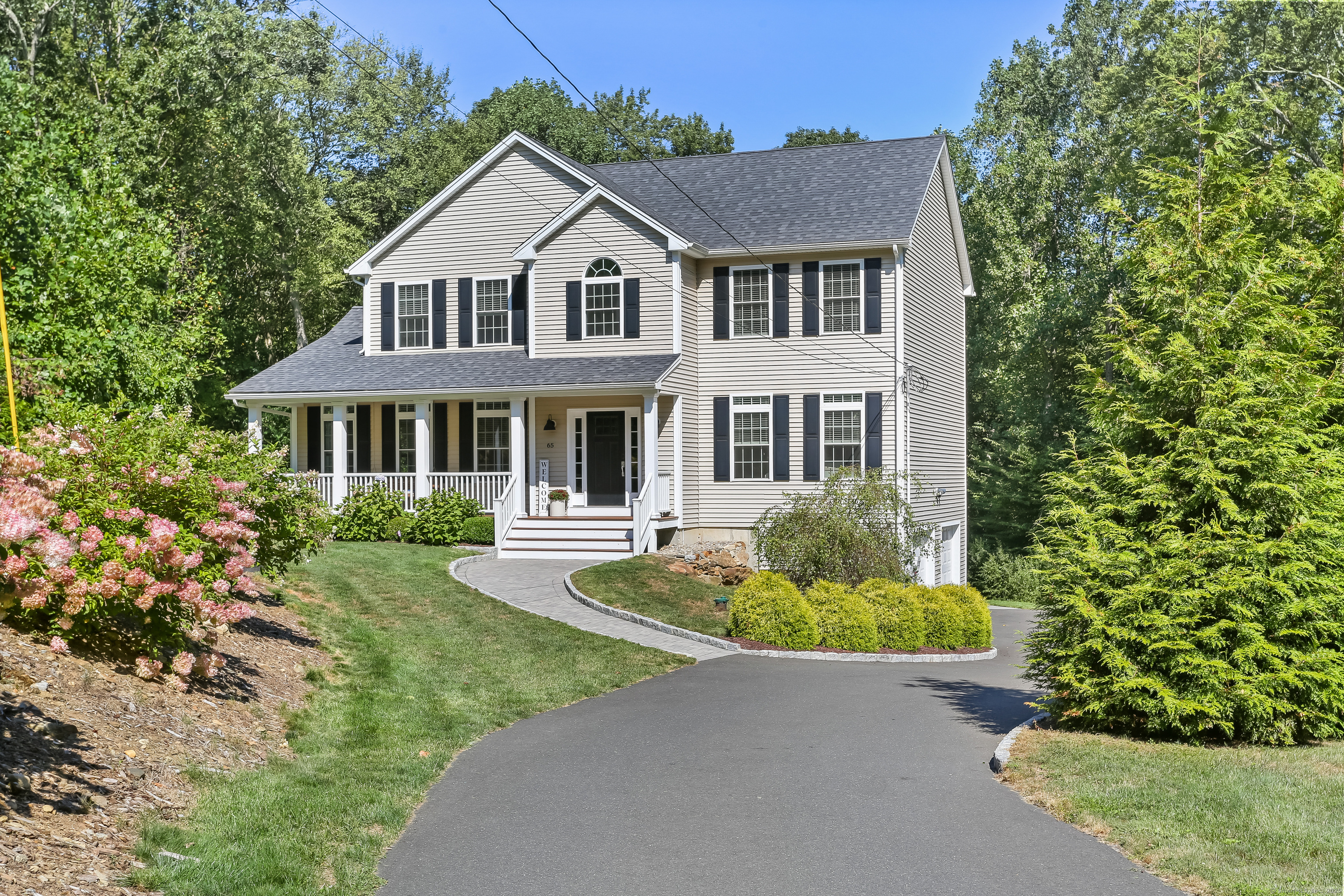 Shelton, Connecticut, 06484, United States, 4 Bedrooms Bedrooms, ,3 BathroomsBathrooms,Residential,For Sale,1939278