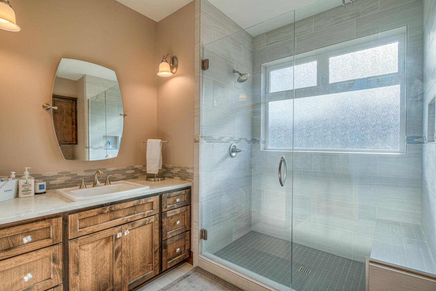 Bend, Oregon, 97703, United States, 3 Bedrooms Bedrooms, ,3 BathroomsBathrooms,Residential,For Sale,1984485