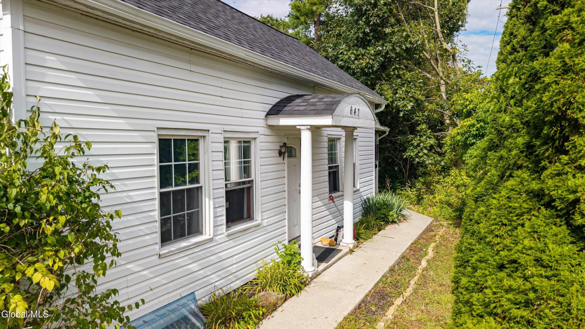 Saratoga Rd, Schenectady, NY 12302