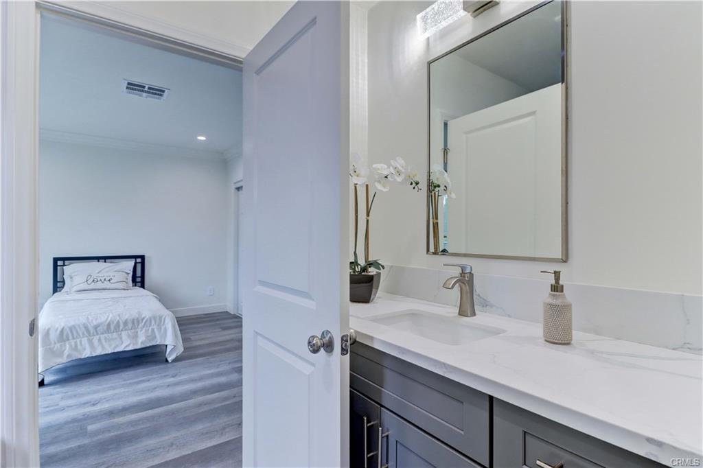 Los ANgeles, California, 90004, United States, 5 Bedrooms Bedrooms, ,2 BathroomsBathrooms,Residential,For Sale,1756474