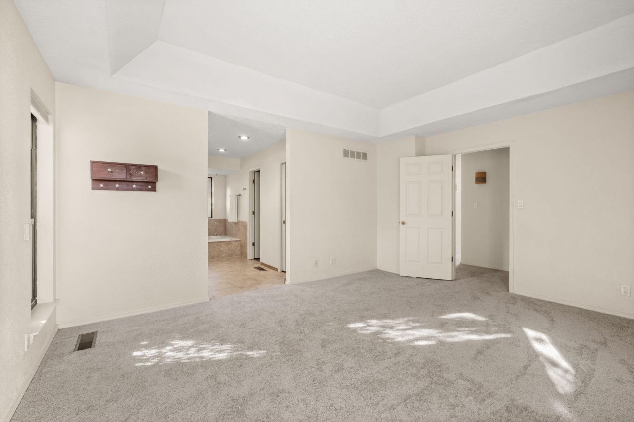 Albuquerque, New Mexico, 87111, United States, 4 Bedrooms Bedrooms, ,3 BathroomsBathrooms,Residential,For Sale,1947395