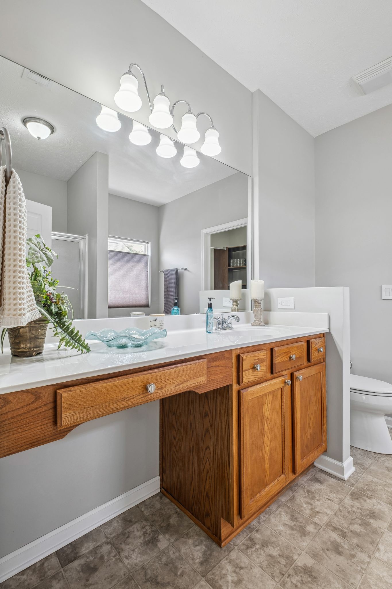 Hendersonville, Tennessee, 37075, United States, 4 Bedrooms Bedrooms, ,3 BathroomsBathrooms,Residential,For Sale,1819324