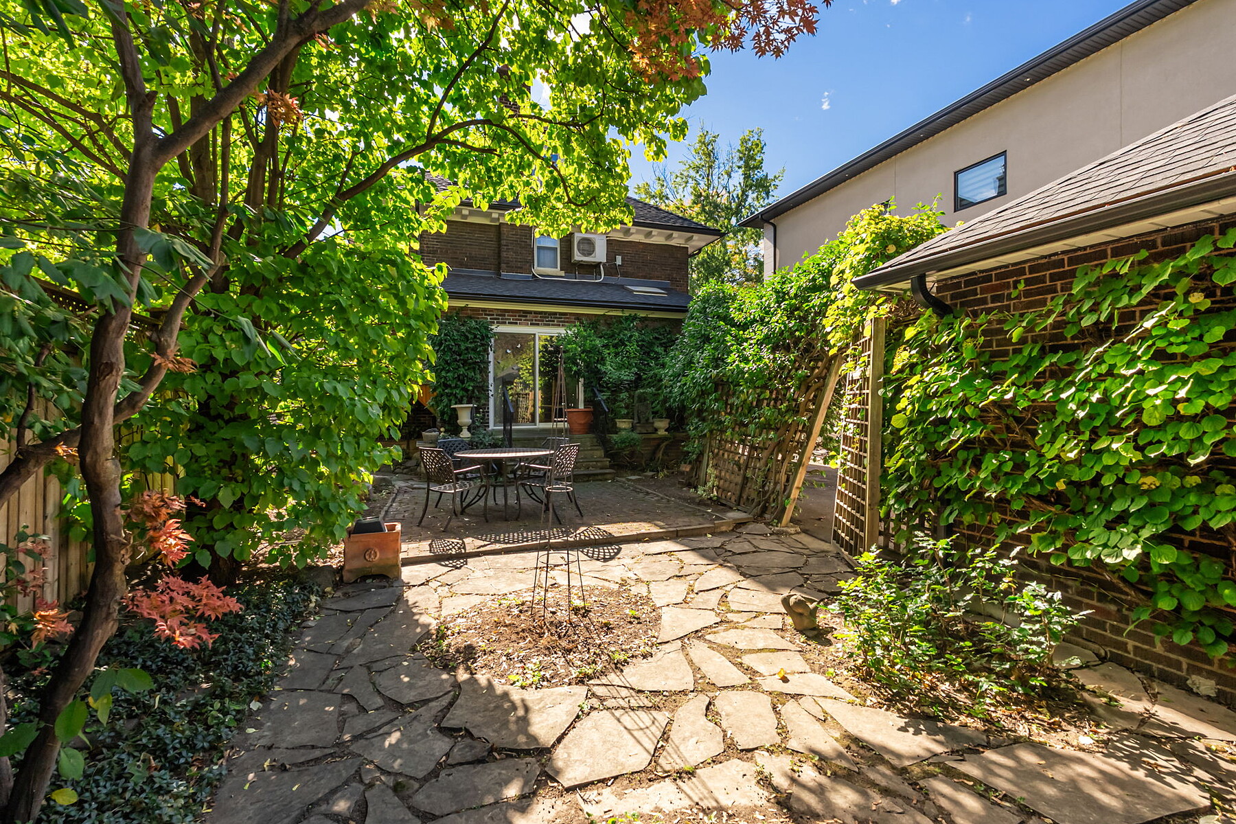  Chaplin Estates Century Home - 物件實景