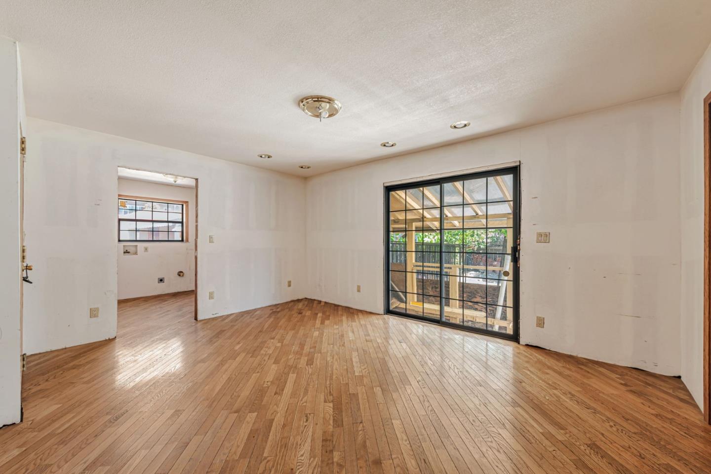 Santa Clara, California, 95051, United States, 3 Bedrooms Bedrooms, ,3 BathroomsBathrooms,Residential,For Sale,1941607