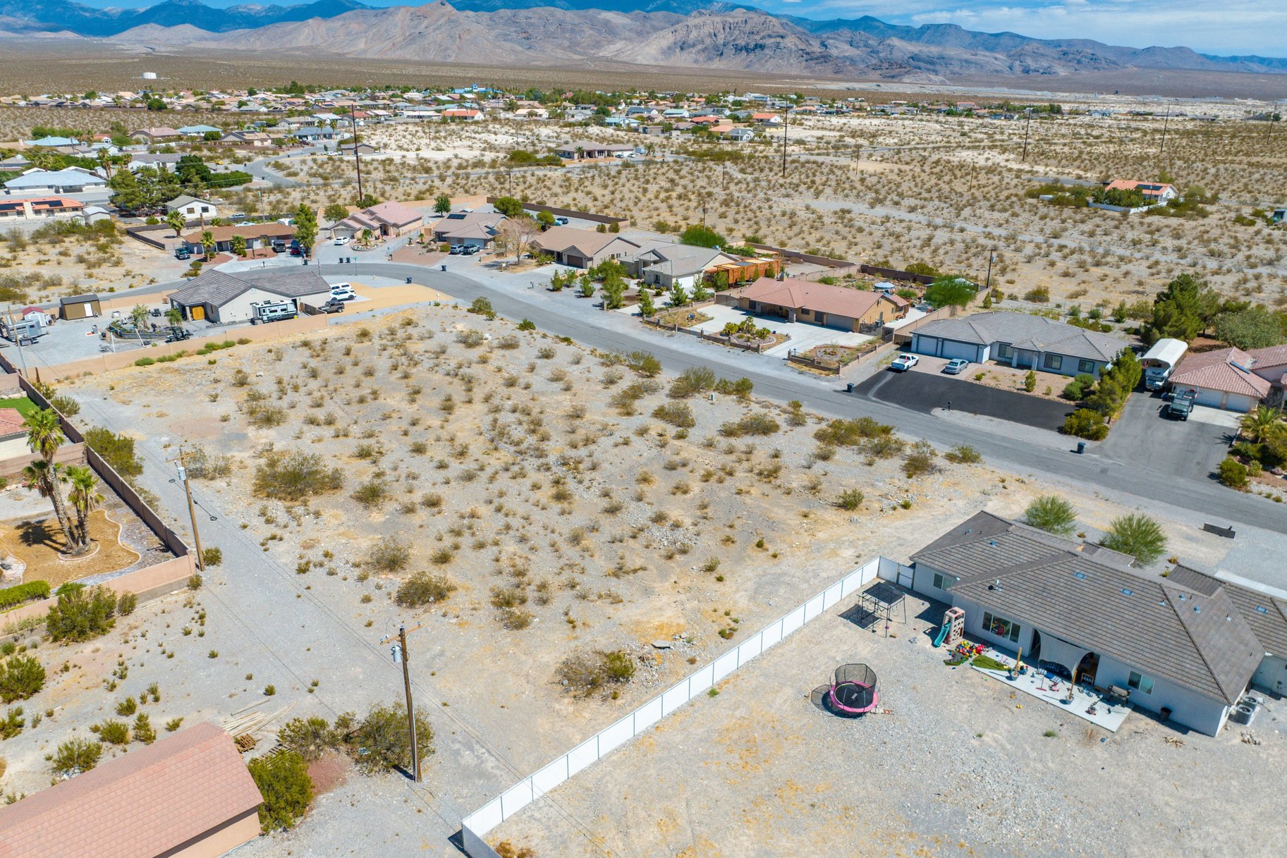 Expansive and Rare Oversized 0.58-Acre Parcel - 物件實景