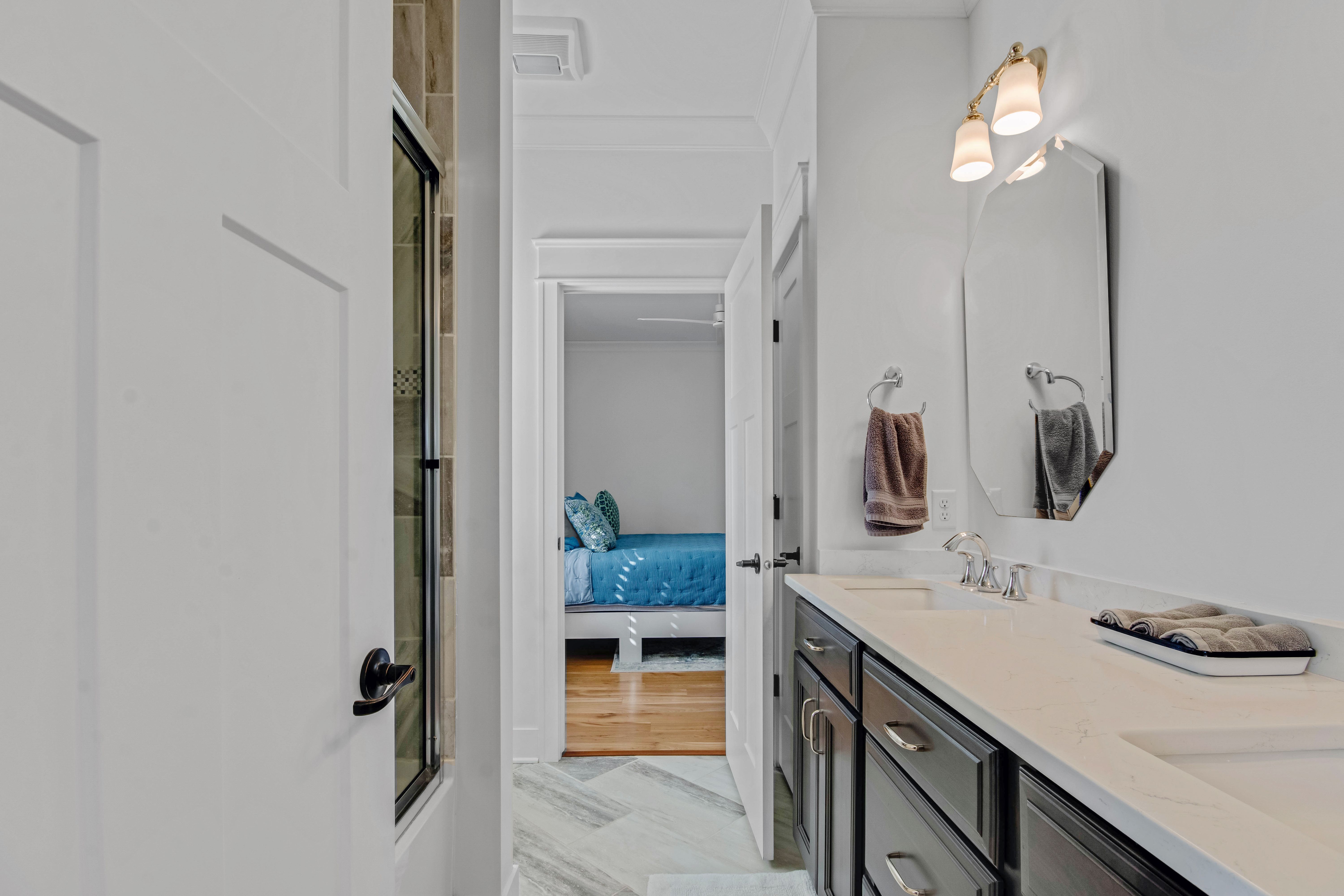  Stunning Four Bedroom Residence in Desirable Neighborhood - 物件實景