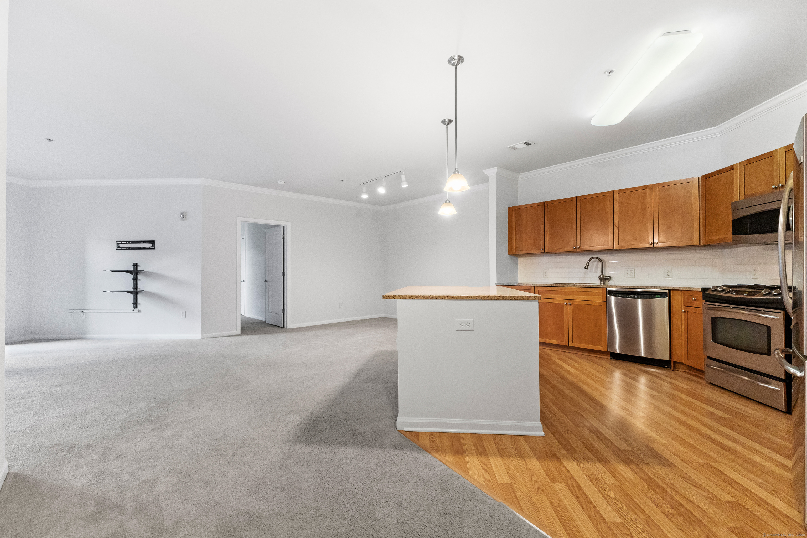 Stamford, Connecticut, 06902, United States, 2 Bedrooms Bedrooms, ,2 BathroomsBathrooms,Residential,For Sale,1947338