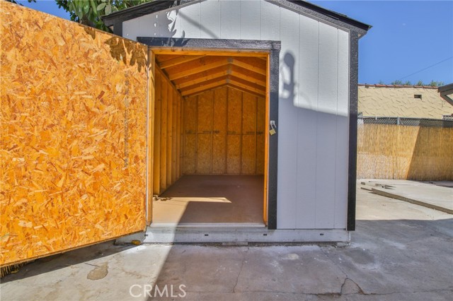 Los Angeles, California, 90001, United States, 4 Bedrooms Bedrooms, ,Residential,For Sale,1928071