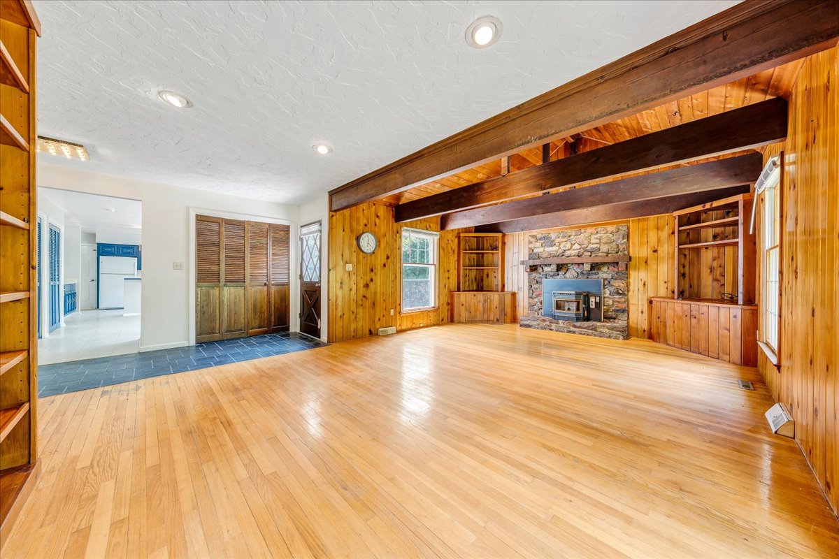 Roanoke, Virginia, 24015, United States, 5 Bedrooms Bedrooms, ,3 BathroomsBathrooms,Residential,For Sale,2043623