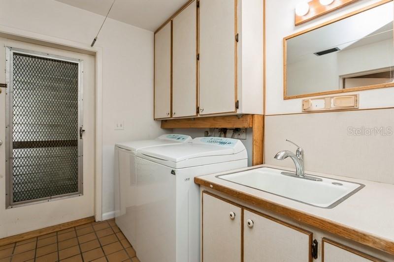 Dunedin, Florida, 34698, United States, 3 Bedrooms Bedrooms, ,2 BathroomsBathrooms,Residential,For Sale,1857306