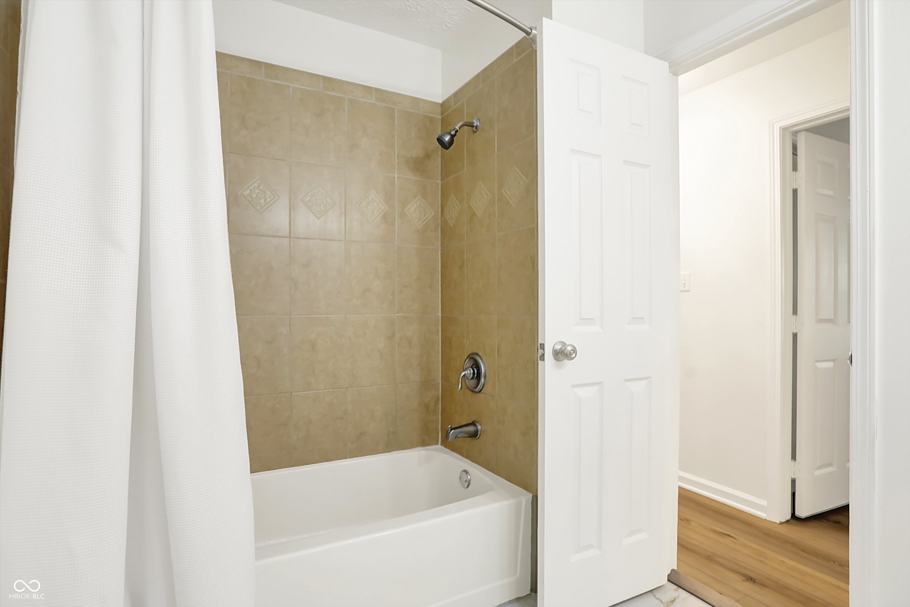 Zionsville, Indiana, 46077, United States, 3 Bedrooms Bedrooms, ,3 BathroomsBathrooms,Residential,For Sale,1975998