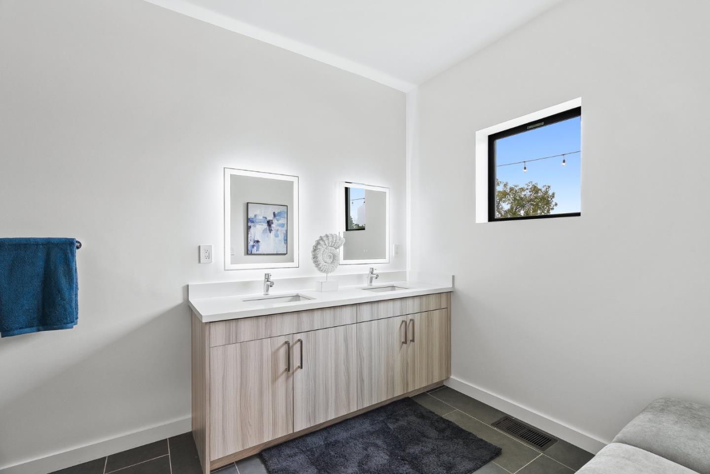 Redwood City, California, 94061, United States, 2 Bedrooms Bedrooms, ,3 BathroomsBathrooms,Residential,For Sale,2000792