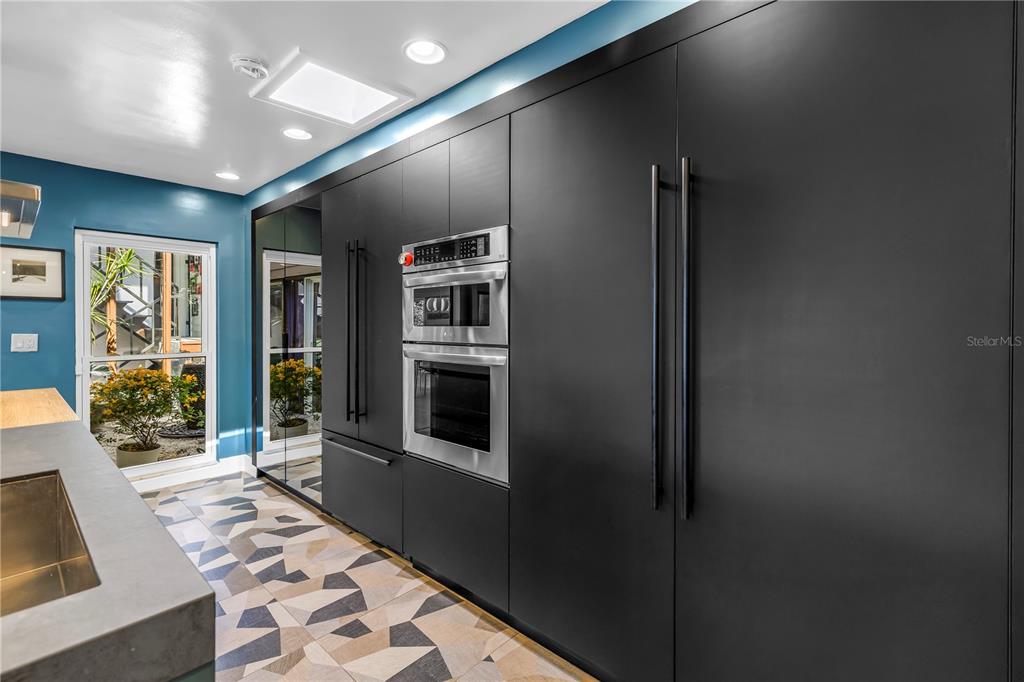 St Petersburg, Florida, 33704, United States, 4 Bedrooms Bedrooms, ,4 BathroomsBathrooms,Residential,For Sale,1991901