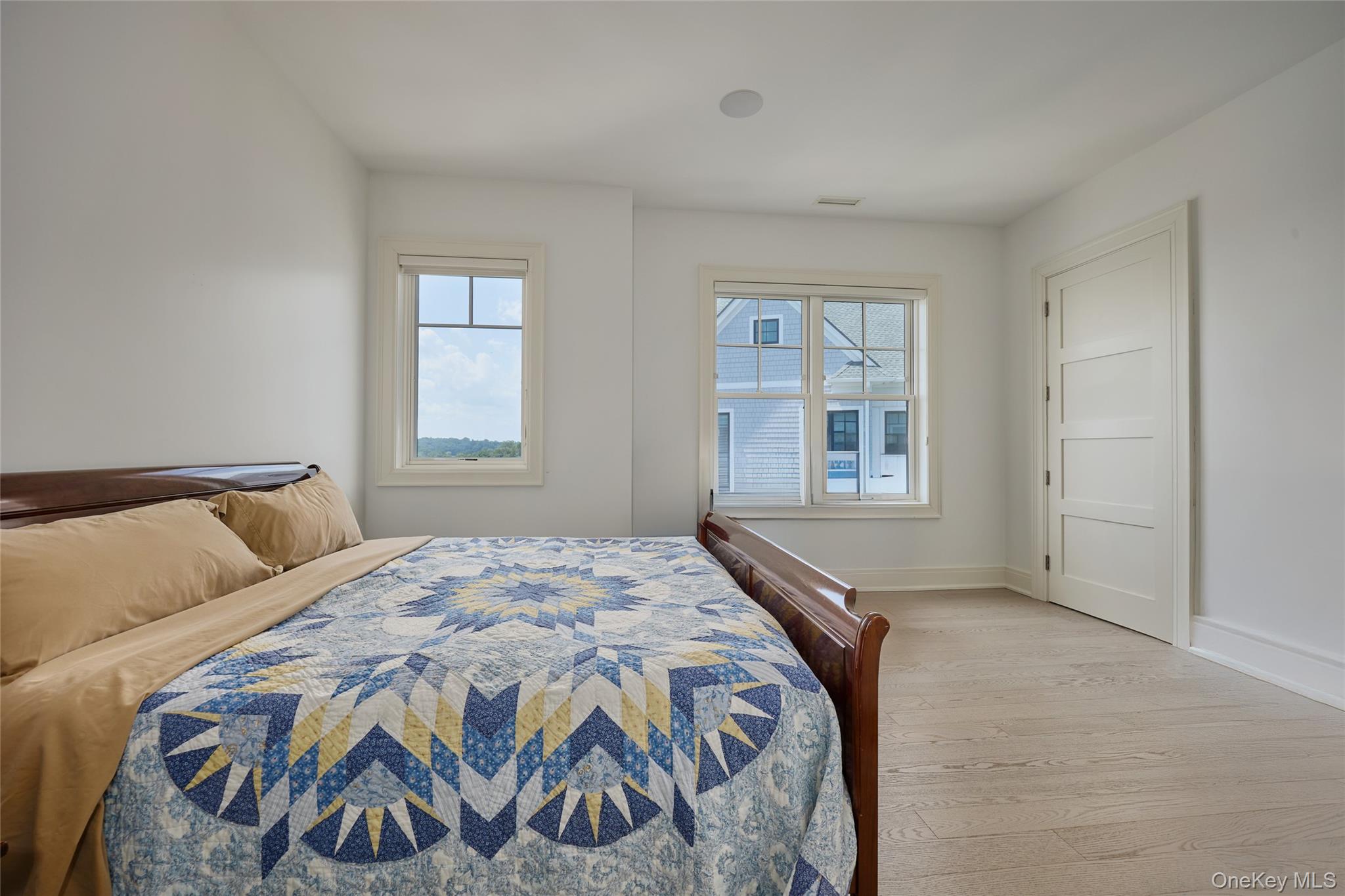 New Rochelle, New York, 10805, United States, 3 Bedrooms Bedrooms, ,4 BathroomsBathrooms,Residential,For Sale,1942227
